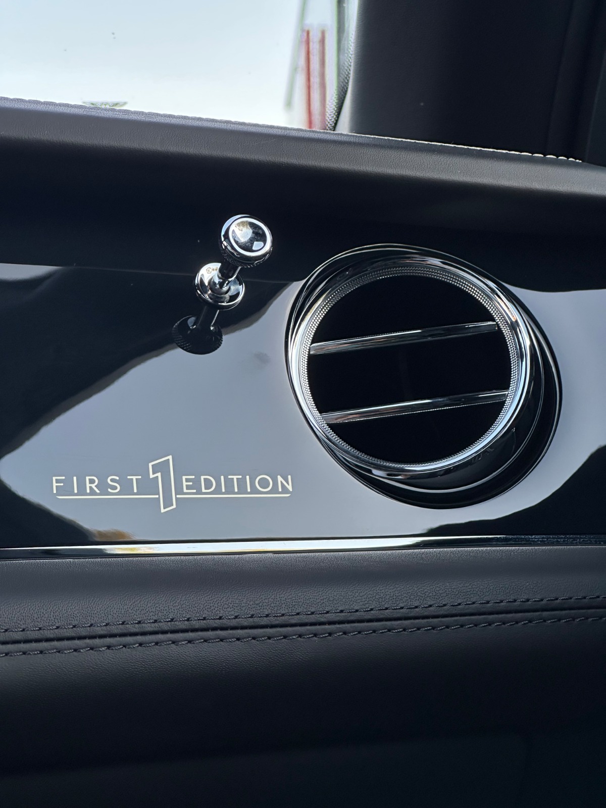 BENTLEY Bentayga V8-image-16