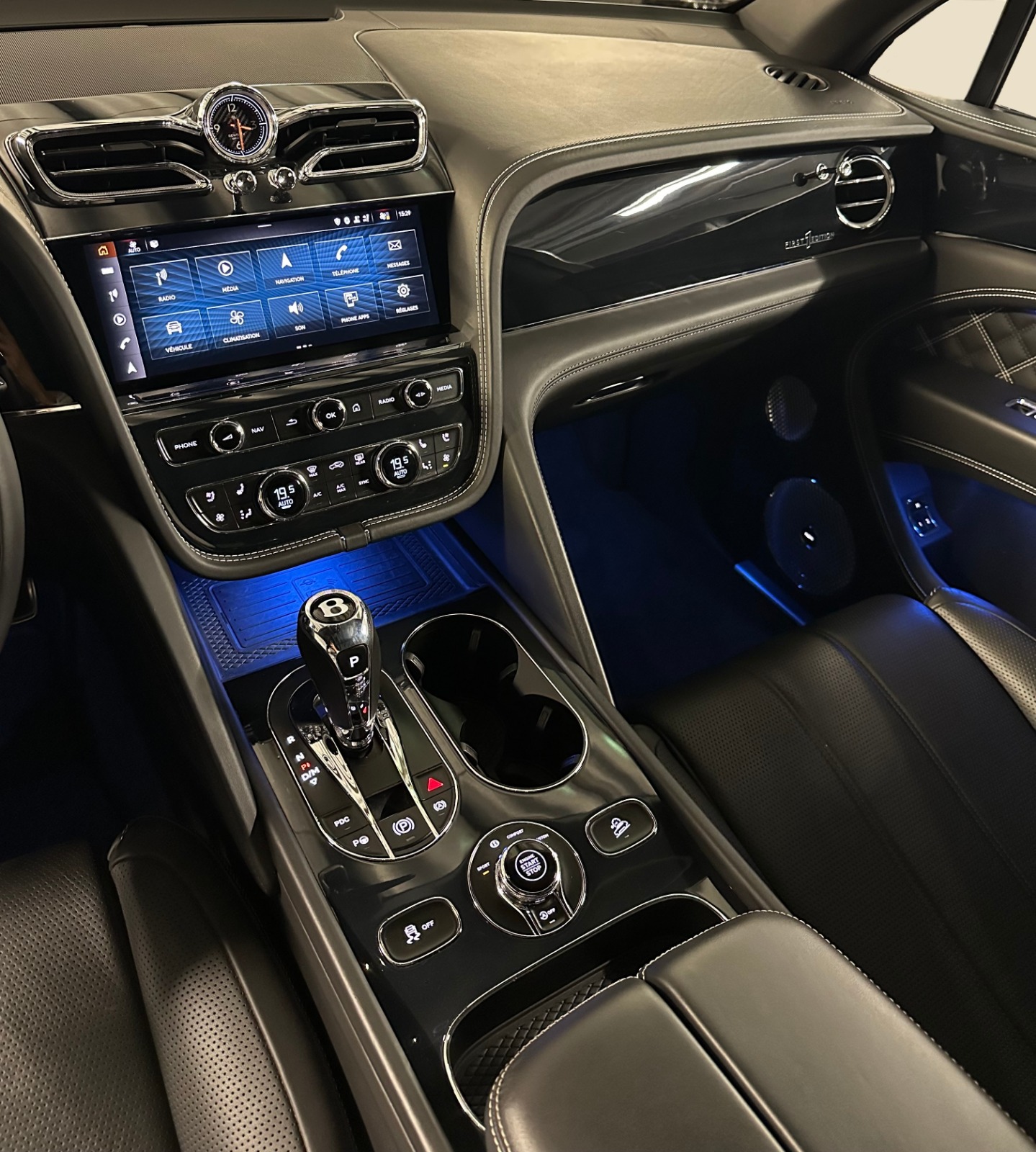 BENTLEY Bentayga V8-image-14