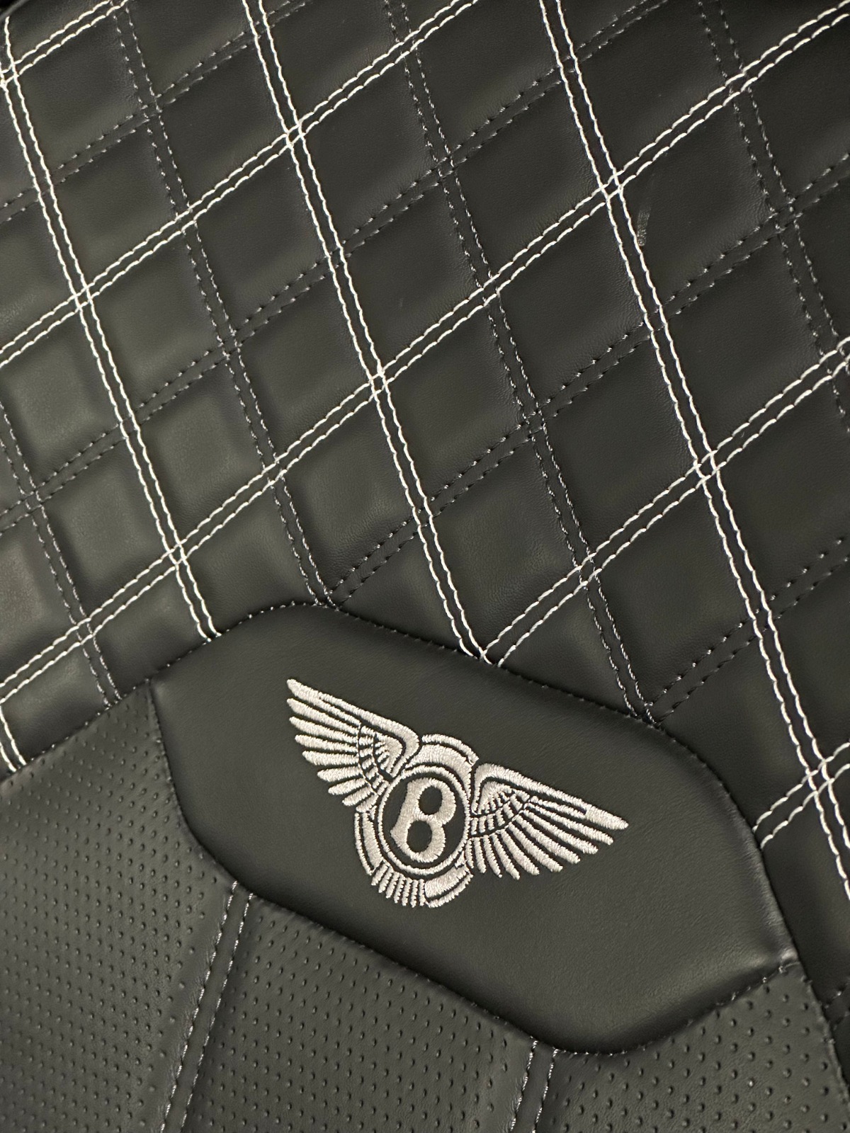 BENTLEY Bentayga V8-image-9
