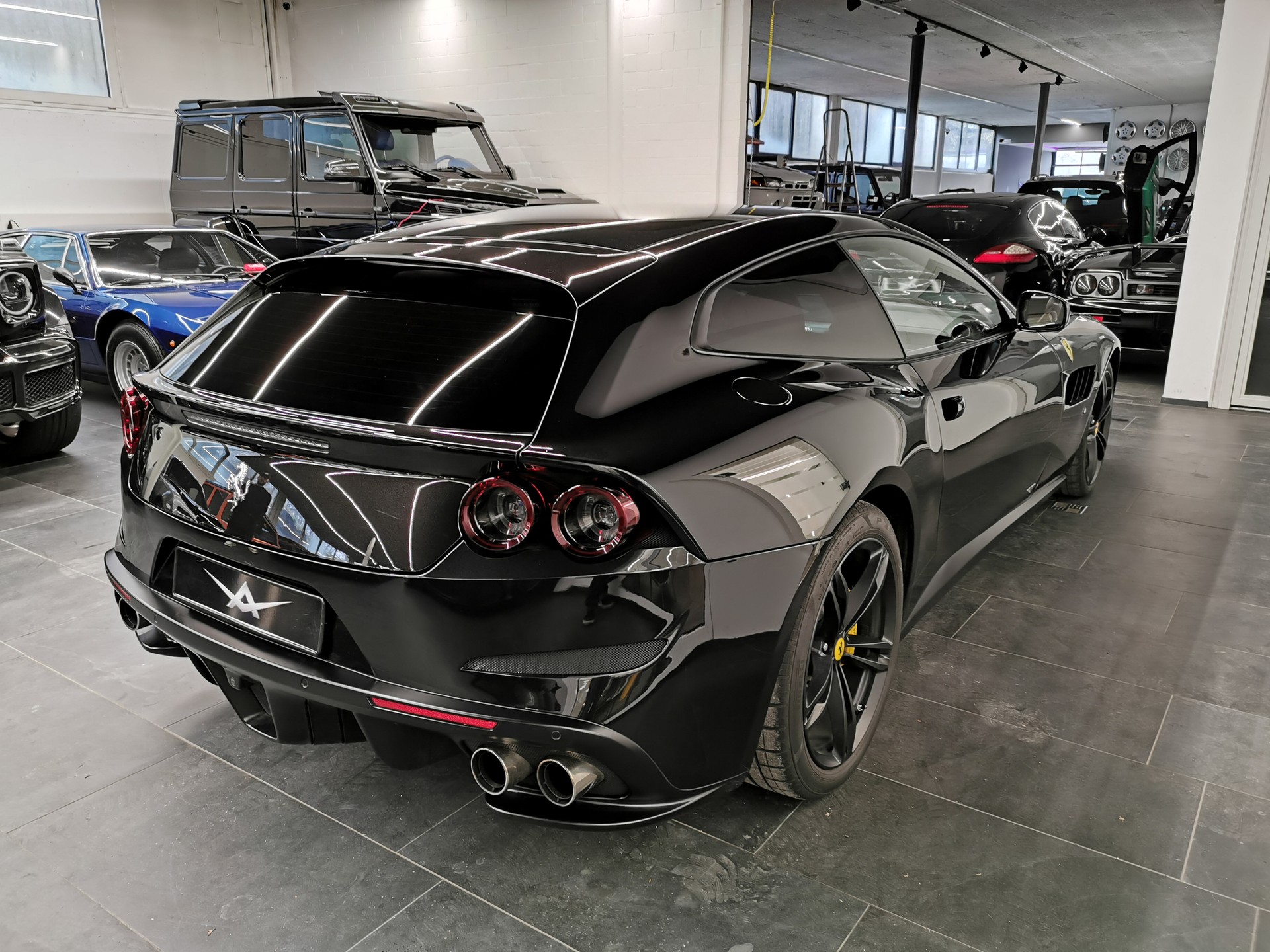 FERRARI GTC 4 LUSSO DAYTONA NERO ALL BLACK 70 ANNI PANO JBL BEIFAHRERDISPLAY GESTEPPTE SITZE CARBON LENKRAD MIT SCHALTANZEIGE LIFT AFS-image-6