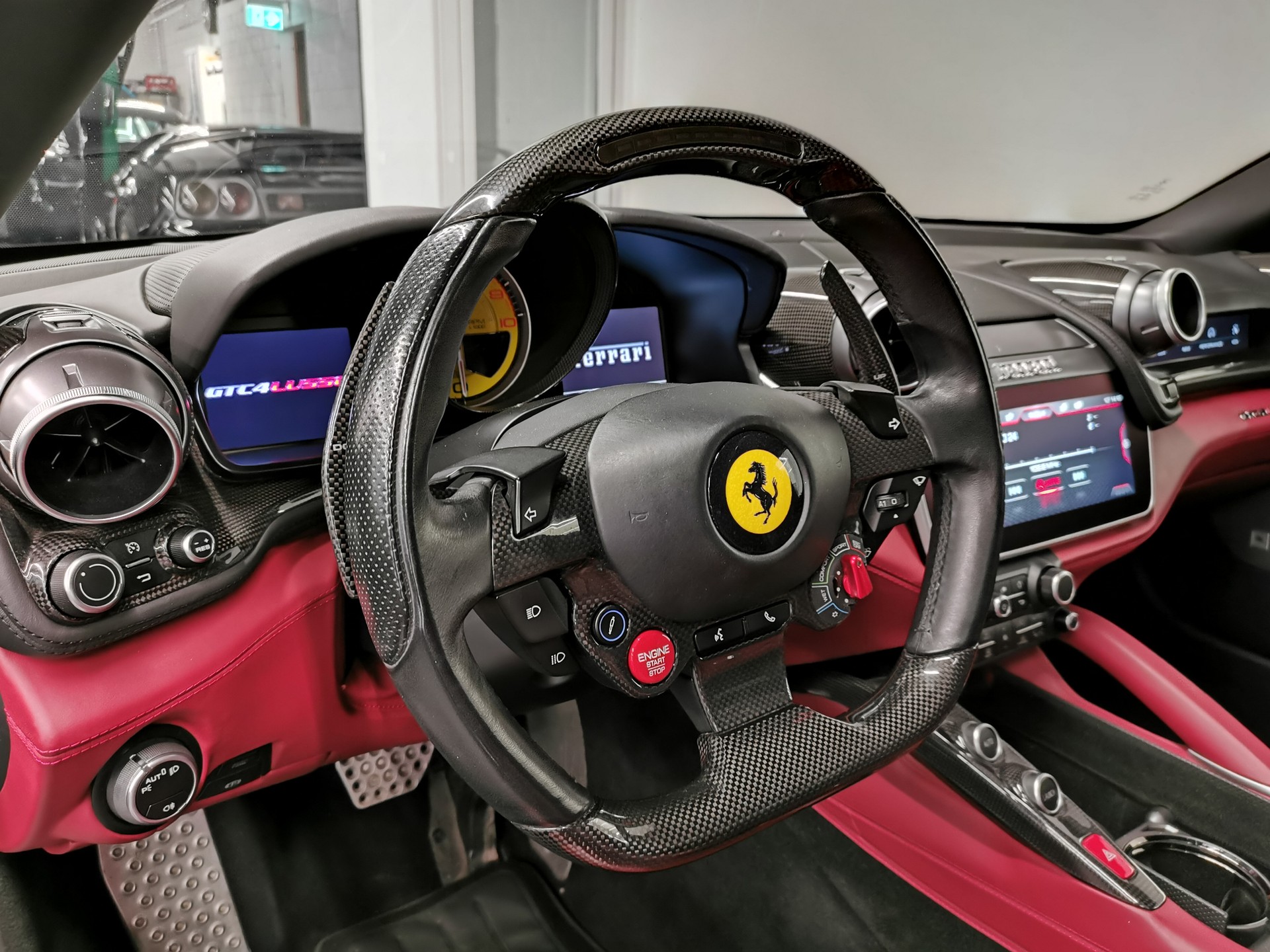 FERRARI GTC 4 LUSSO DAYTONA NERO ALL BLACK 70 ANNI PANO JBL BEIFAHRERDISPLAY GESTEPPTE SITZE CARBON LENKRAD MIT SCHALTANZEIGE LIFT AFS-image-7