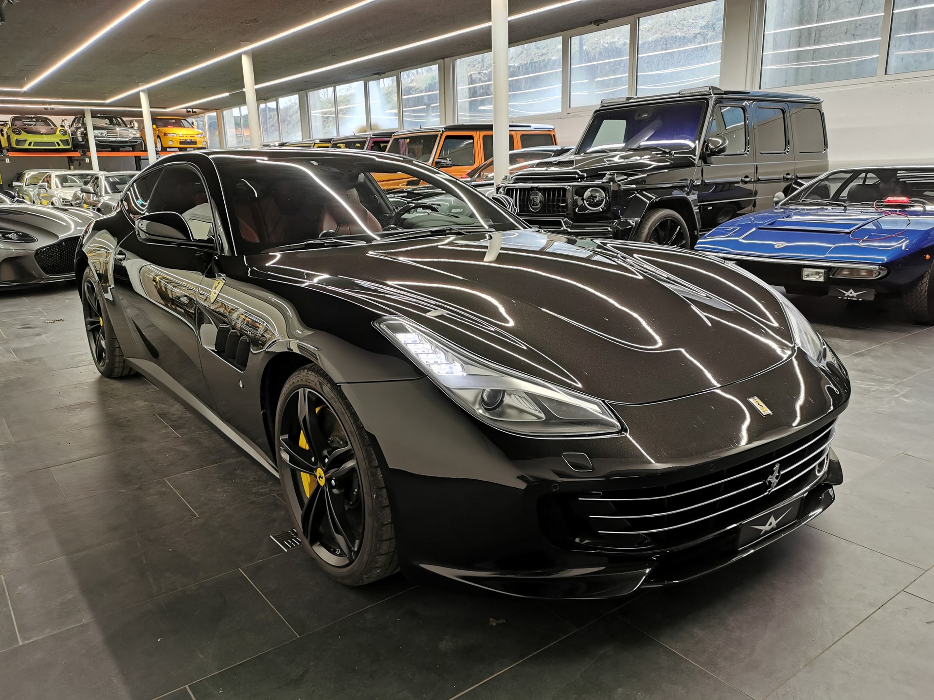 FERRARI GTC 4 LUSSO DAYTONA NERO ALL BLACK 70 ANNI PANO JBL BEIFAHRERDISPLAY GESTEPPTE SITZE CARBON LENKRAD MIT SCHALTANZEIGE LIFT AFS