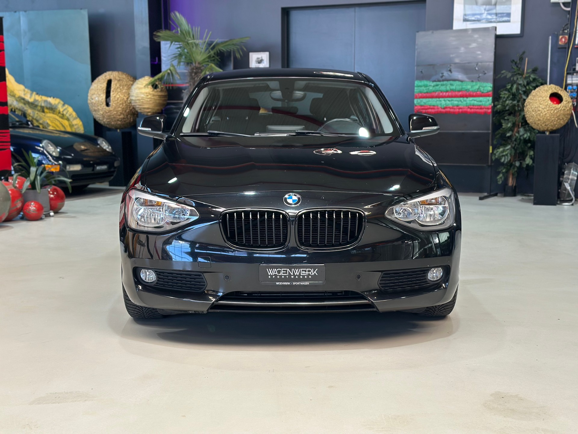 BMW 116d Urban Line-showroom-element-1