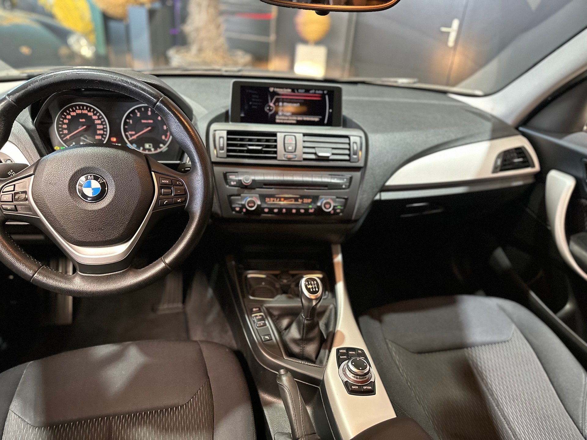 BMW 116d Urban Line-image-12