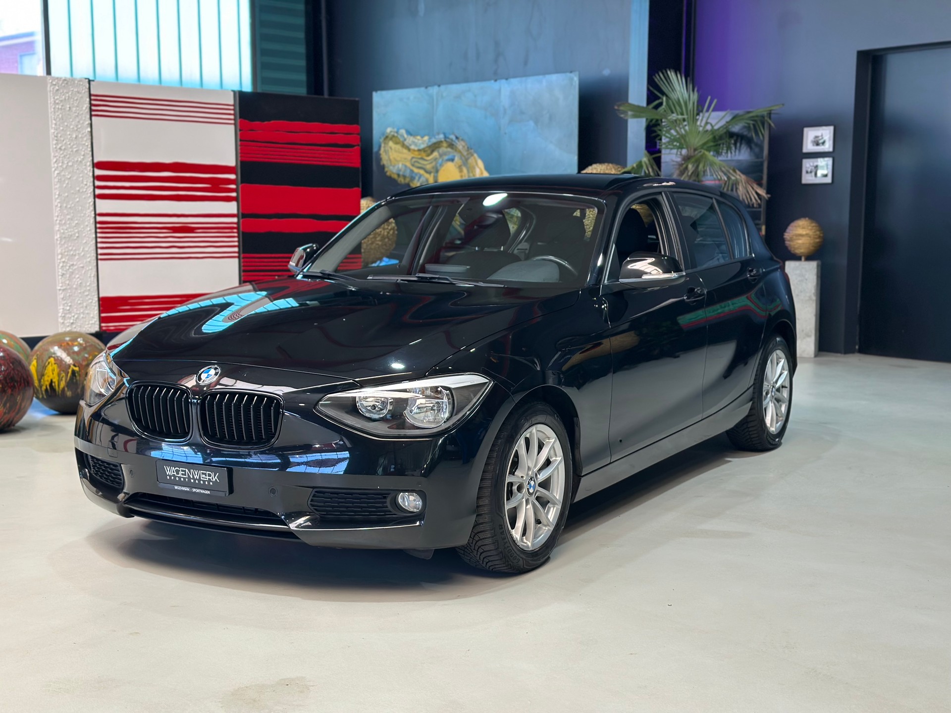 BMW 116d Urban Line-showroom-element-2