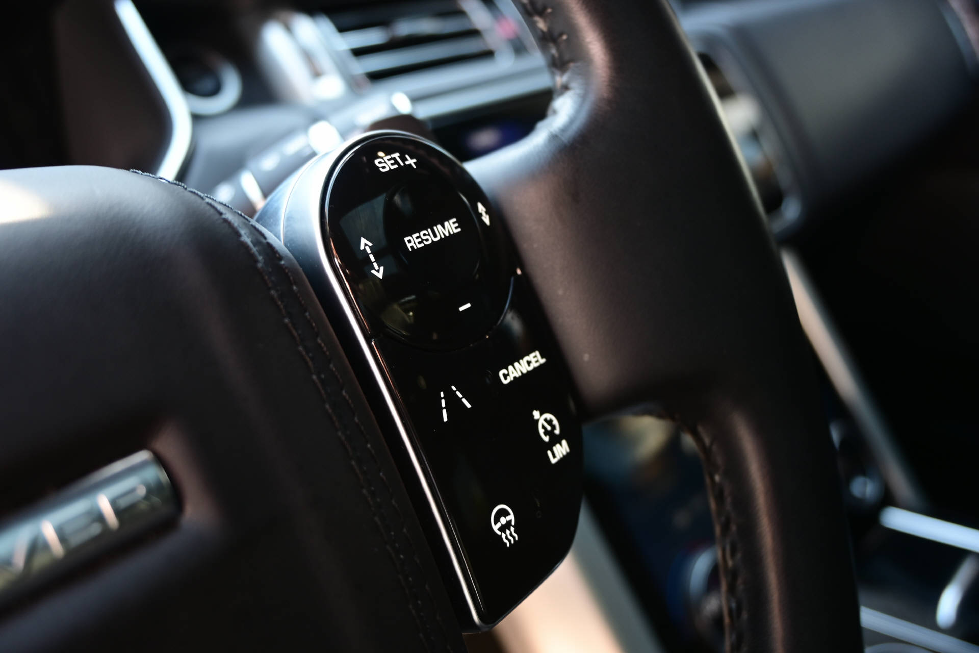 LAND ROVER Range Rover 4.4 SDV8 Autobiography **All Black**-image-10