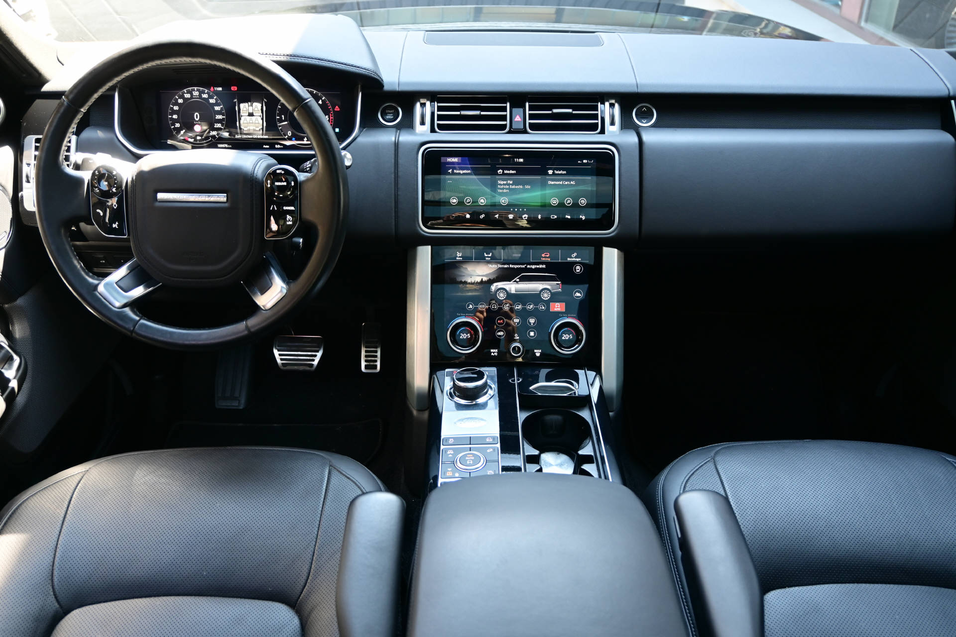 LAND ROVER Range Rover 4.4 SDV8 Autobiography **All Black**-image-8