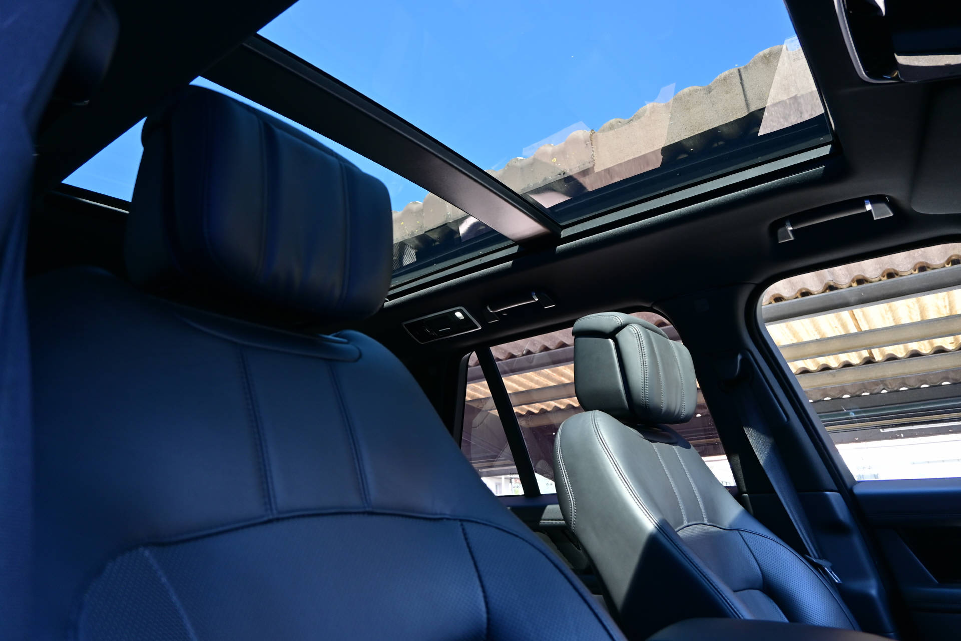 LAND ROVER Range Rover 4.4 SDV8 Autobiography **All Black**-image-12