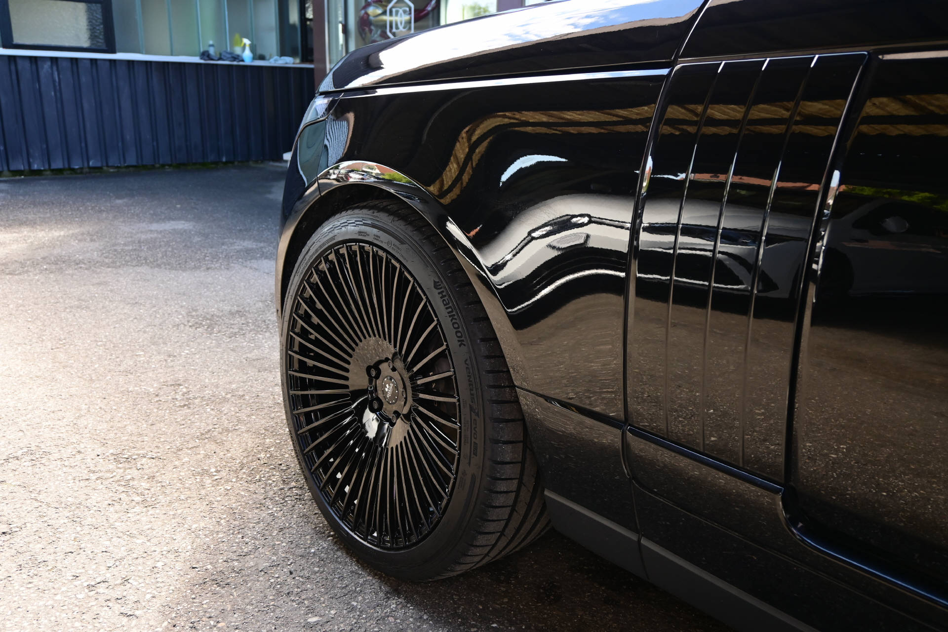 LAND ROVER Range Rover 4.4 SDV8 Autobiography **All Black**-showroom-element-3
