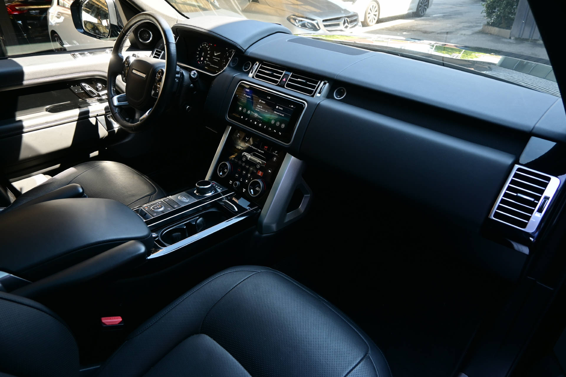 LAND ROVER Range Rover 4.4 SDV8 Autobiography **All Black**-image-9
