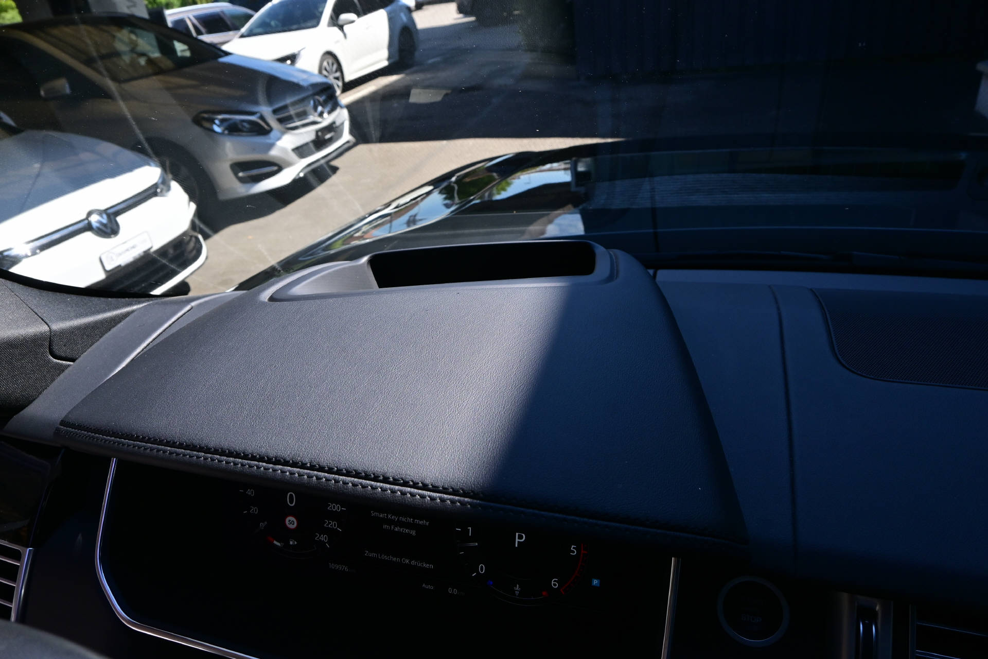 LAND ROVER Range Rover 4.4 SDV8 Autobiography **All Black**-image-15
