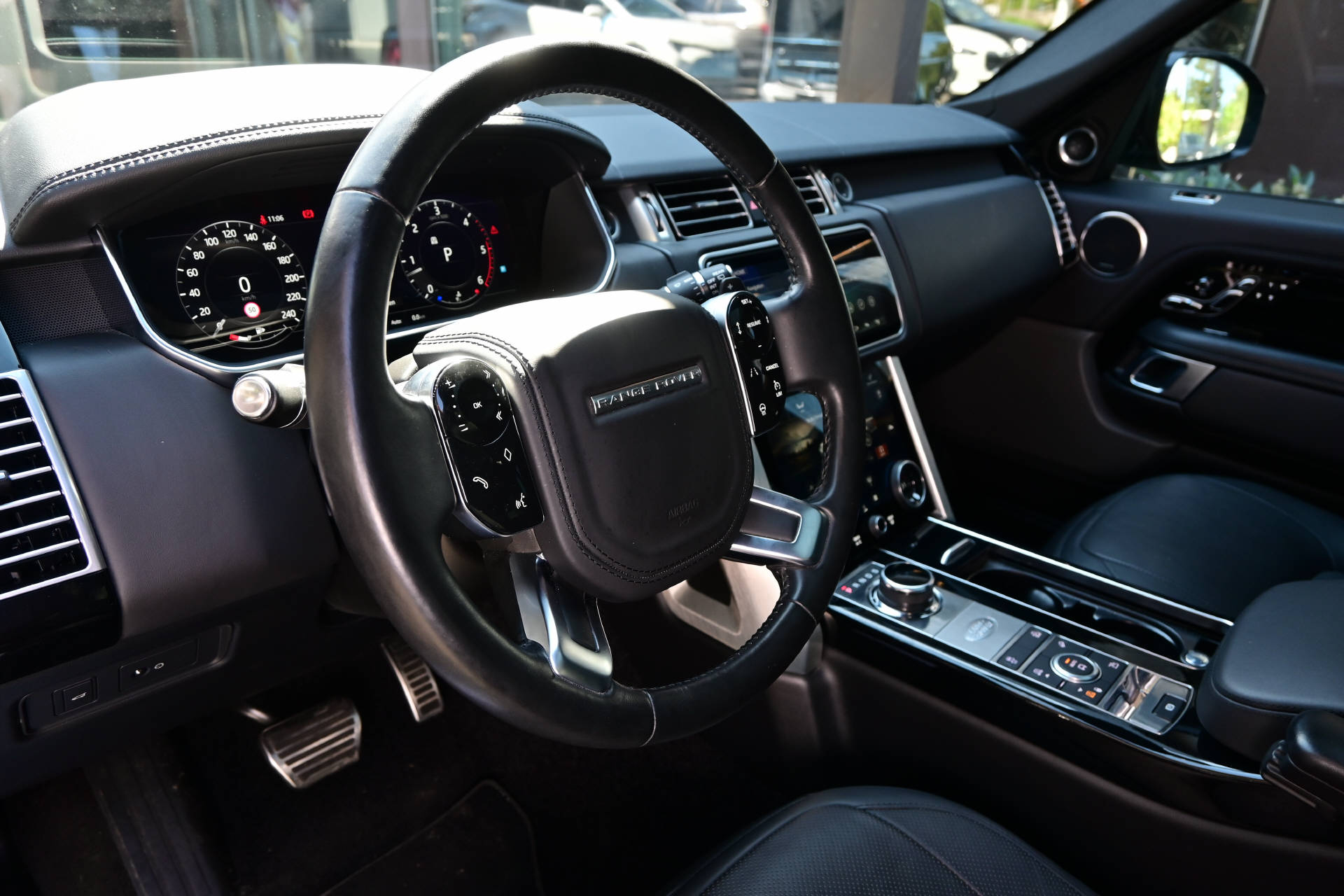 LAND ROVER Range Rover 4.4 SDV8 Autobiography **All Black**-image-7