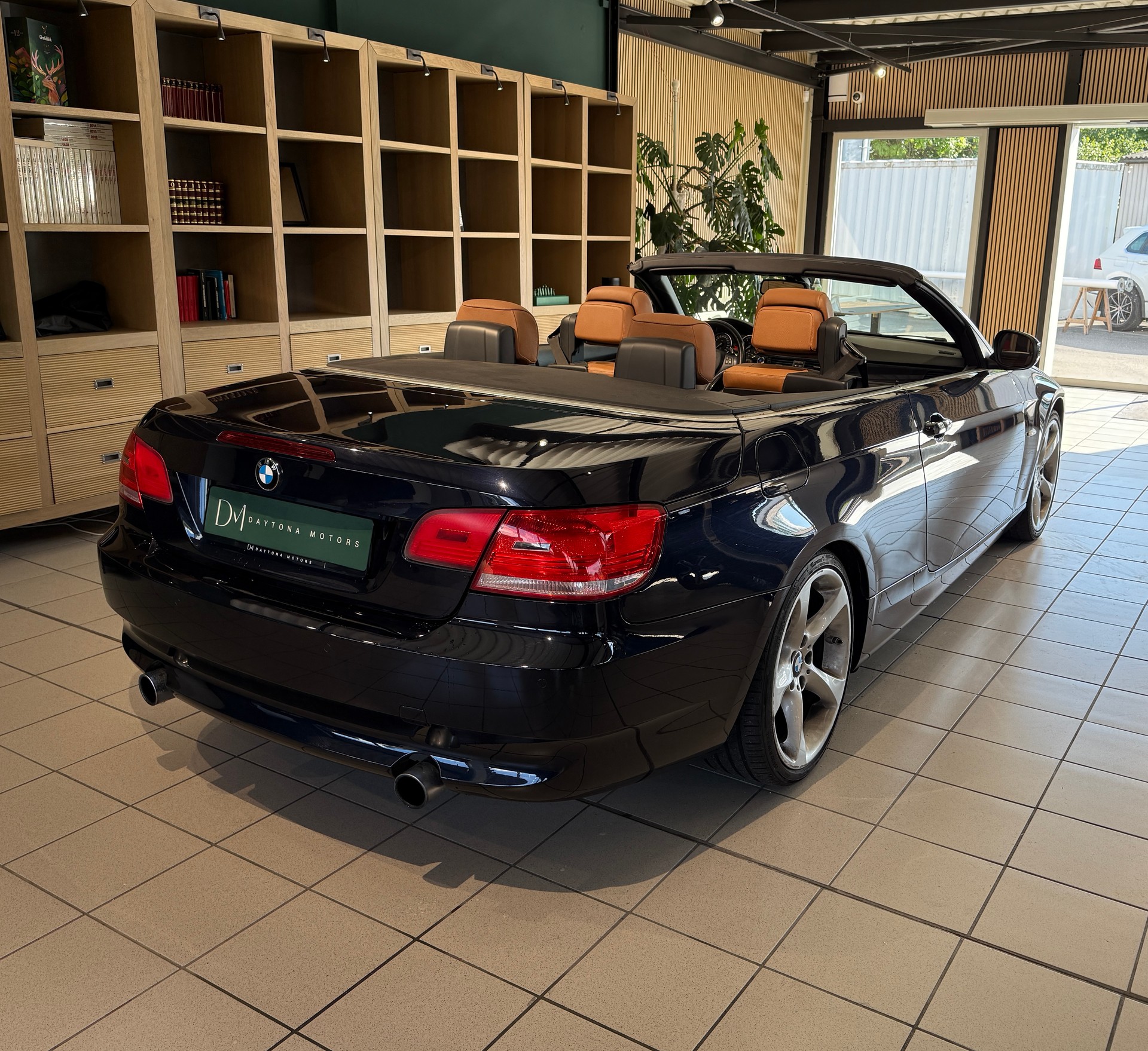 BMW 335i Cabriolet DSG-image-7
