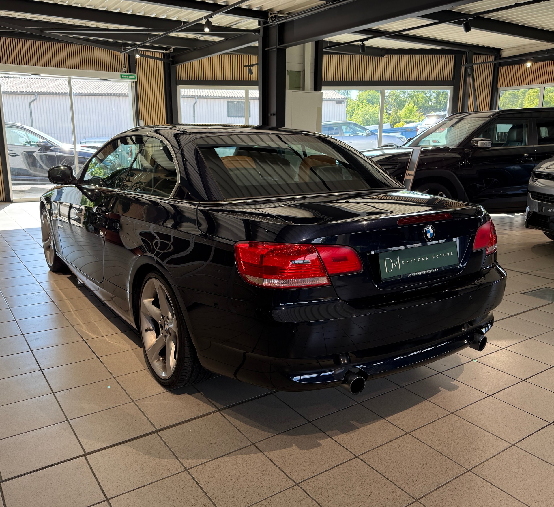 BMW 335i Cabriolet DSG-image-8