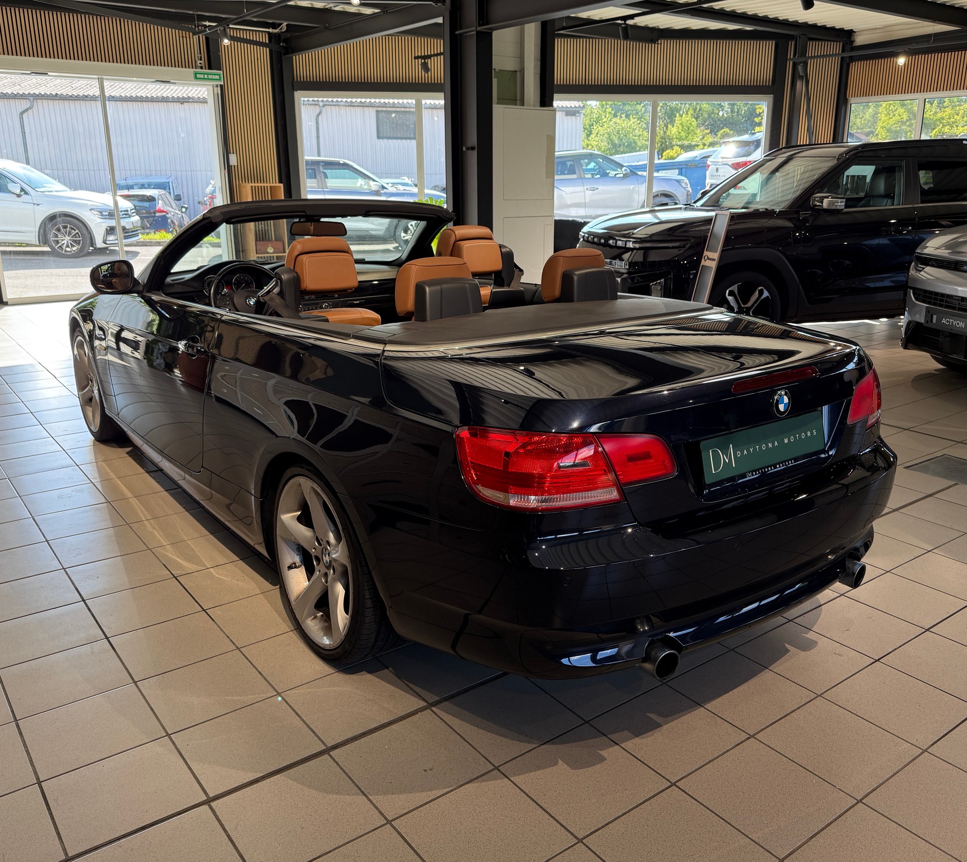BMW 335i Cabriolet DSG-image-9