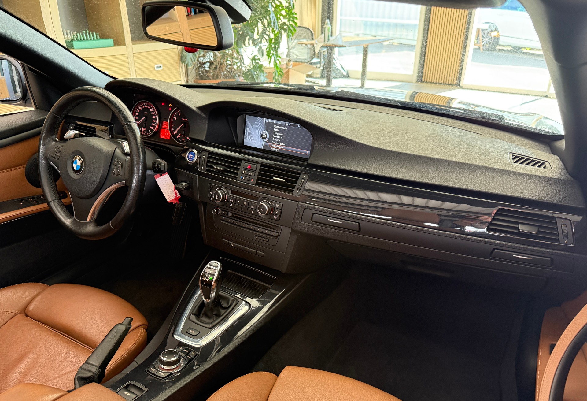 BMW 335i Cabriolet DSG-image-16