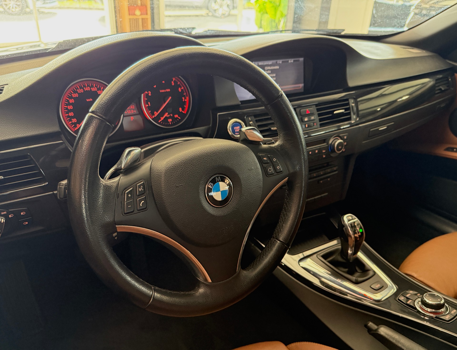 BMW 335i Cabriolet DSG-image-13