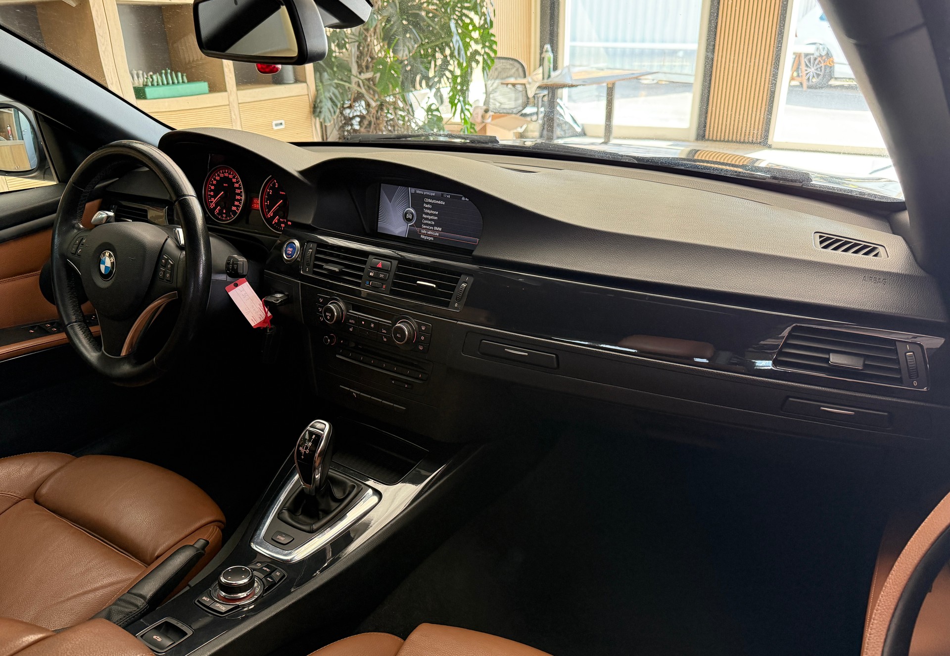 BMW 335i Cabriolet DSG-image-15