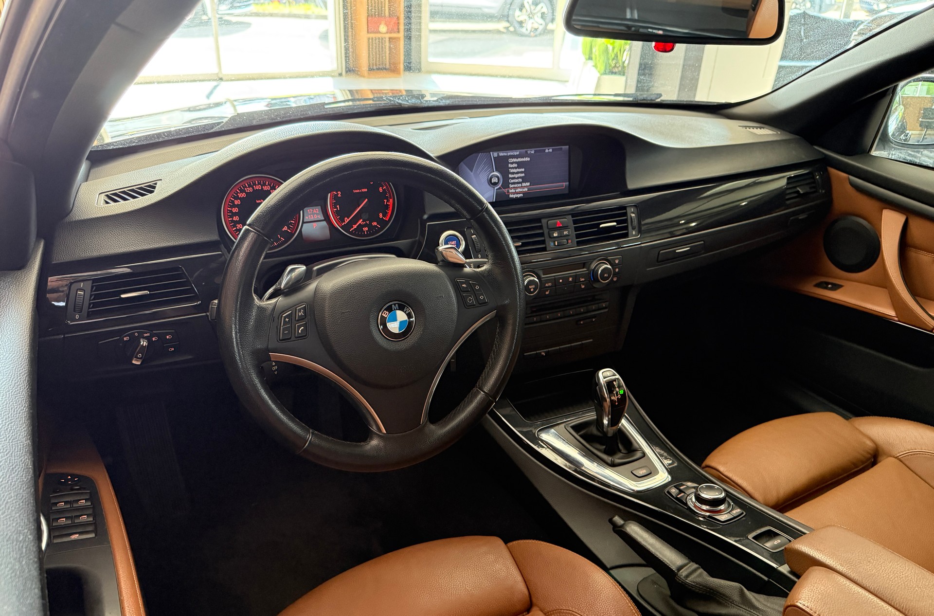 BMW 335i Cabriolet DSG-image-11