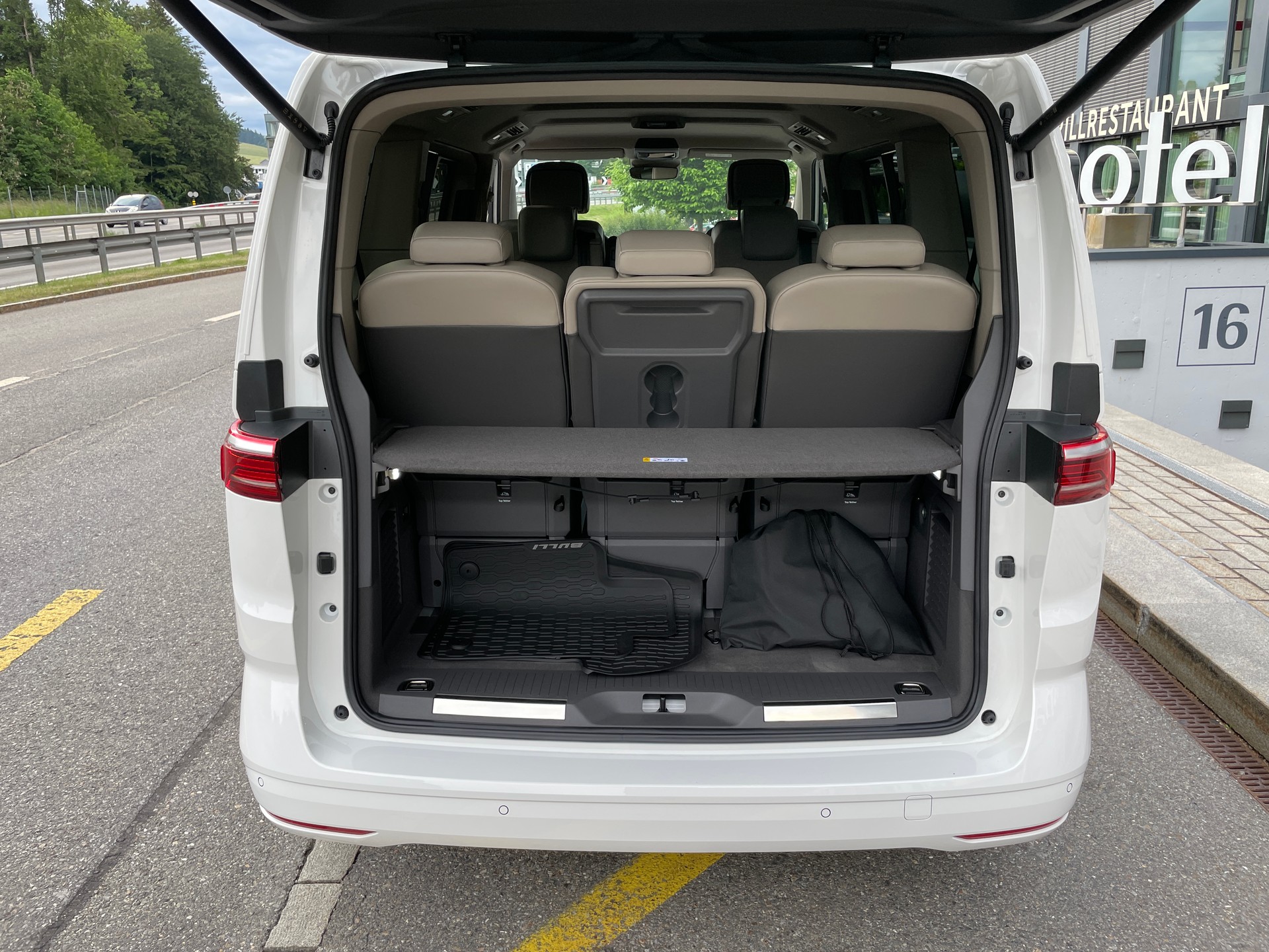 VW Multivan 1.5 eHybrid Style 4Motion DSG-image-9