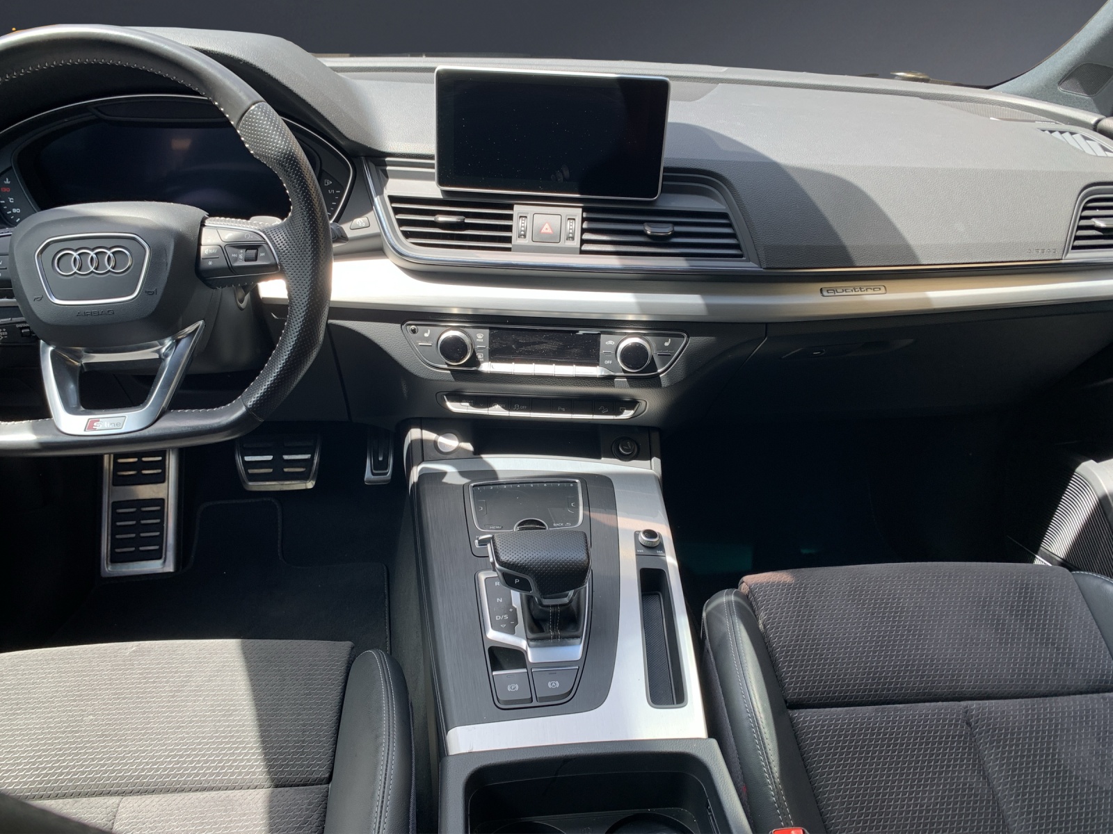 AUDI Q5 2.0 TDI sport quattro-image-9