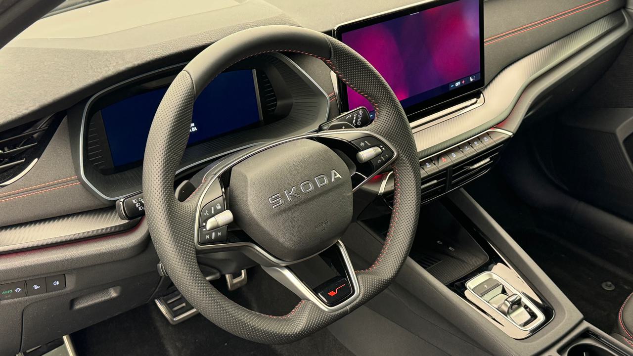 SKODA Octavia Combi 2.0 TSI DSG RS-image-6