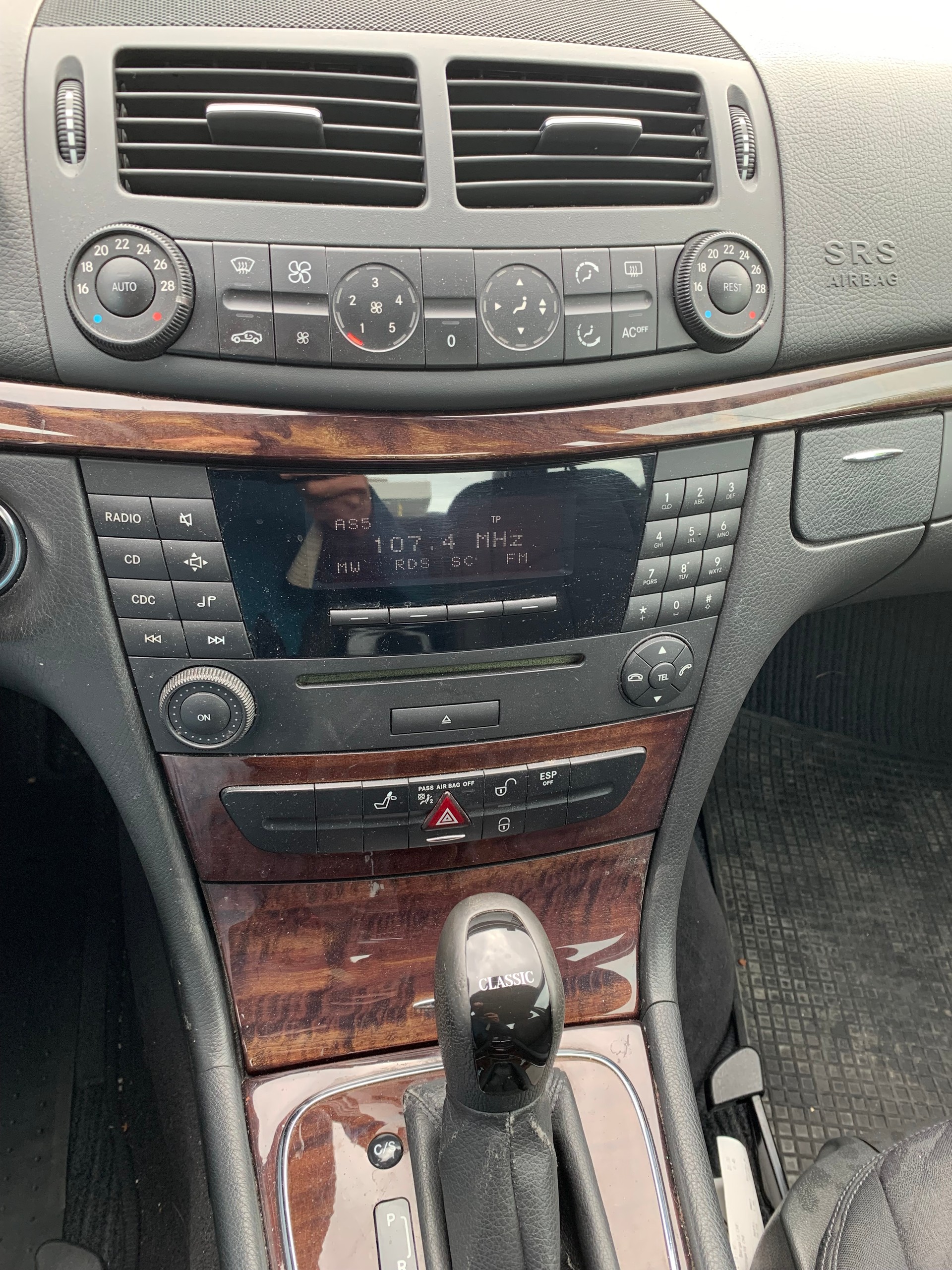 MERCEDES-BENZ E 240 Classic 4Matic Automatic-image-9