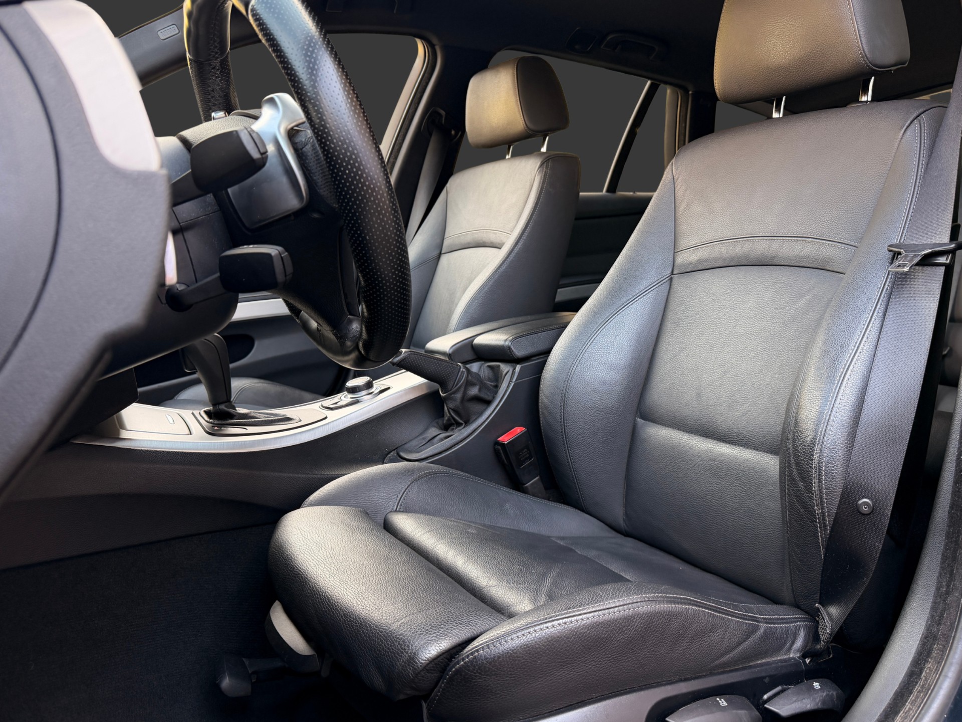 BMW 330d xDrive Touring Steptronic-image-11