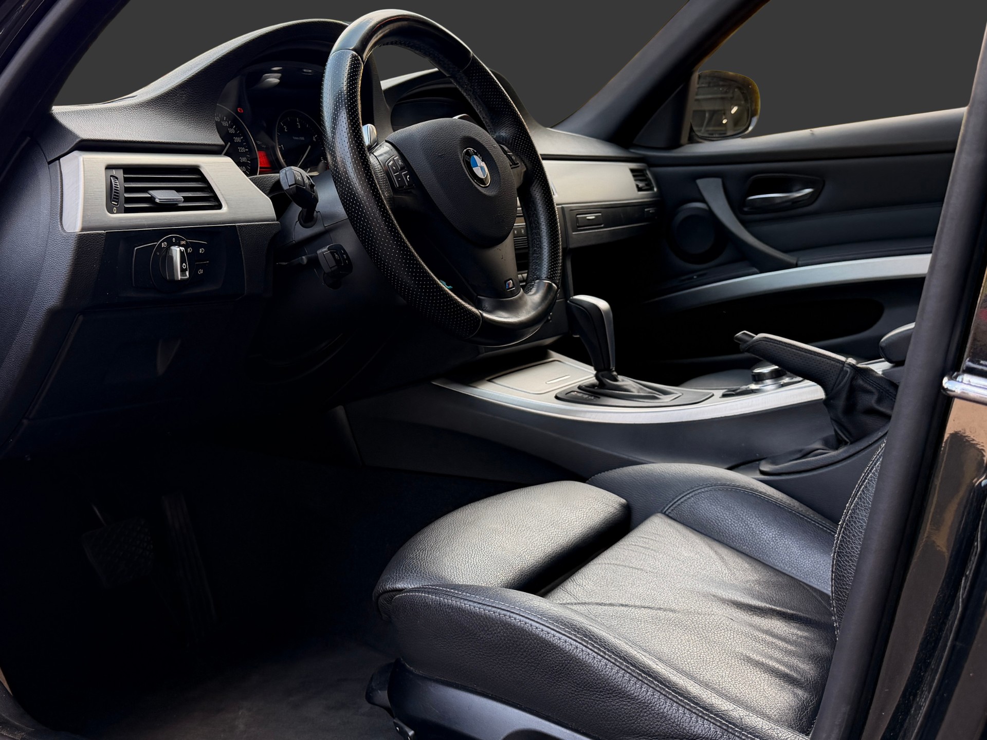 BMW 330d xDrive Touring Steptronic-image-13