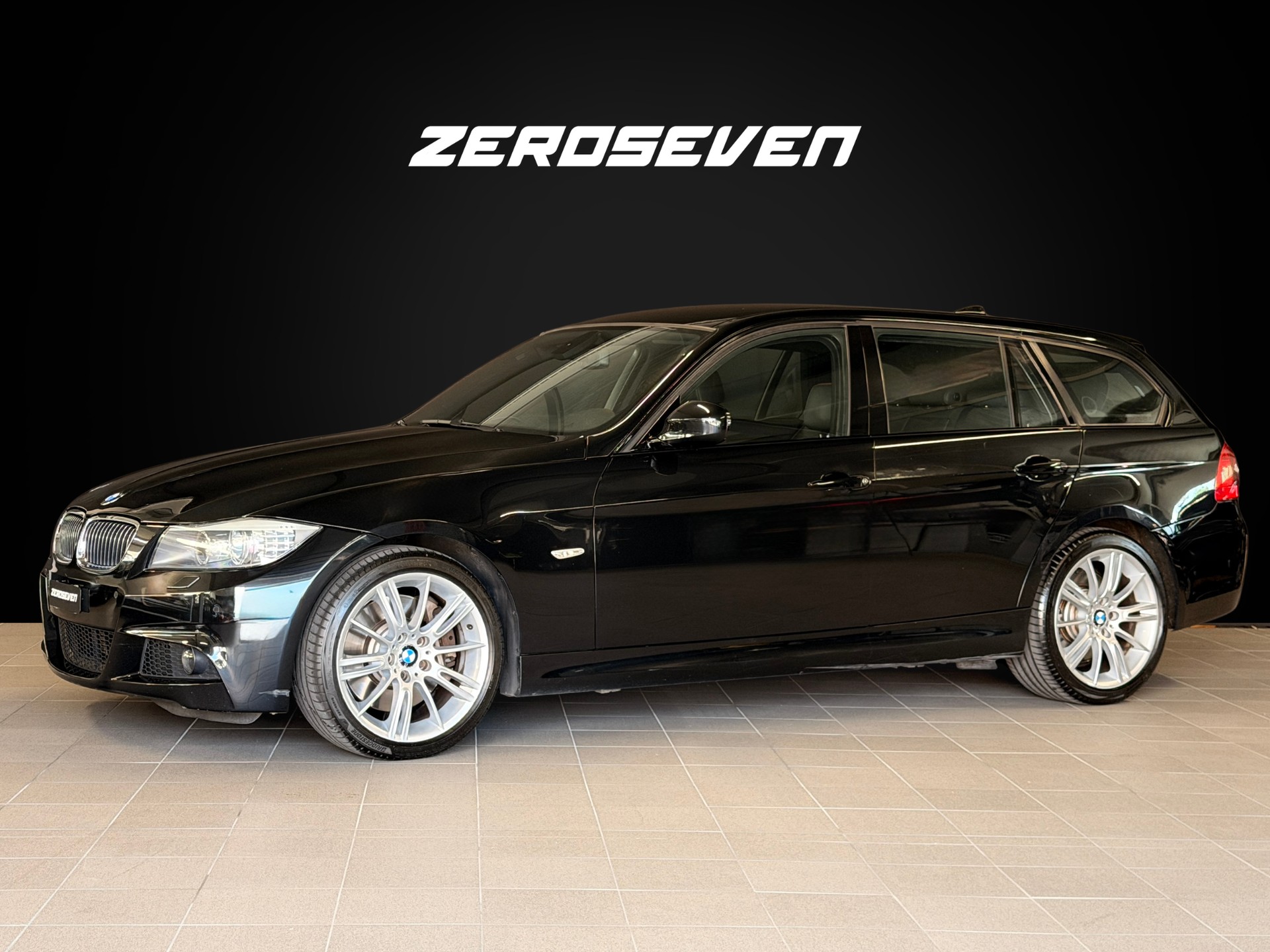 BMW 330d xDrive Touring Steptronic-showroom-element-1