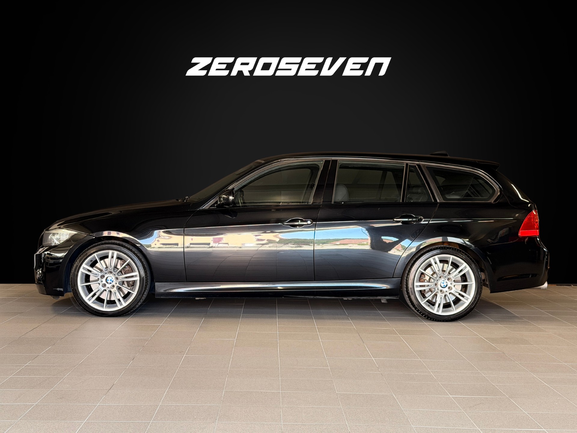 BMW 330d xDrive Touring Steptronic-showroom-element-2