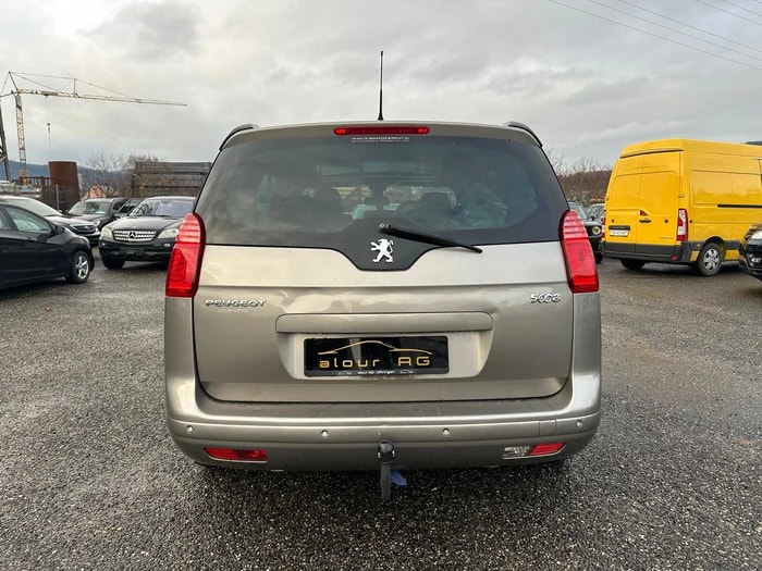 PEUGEOT 5008 1.6 16V T Sport Pack Automatic-image-3