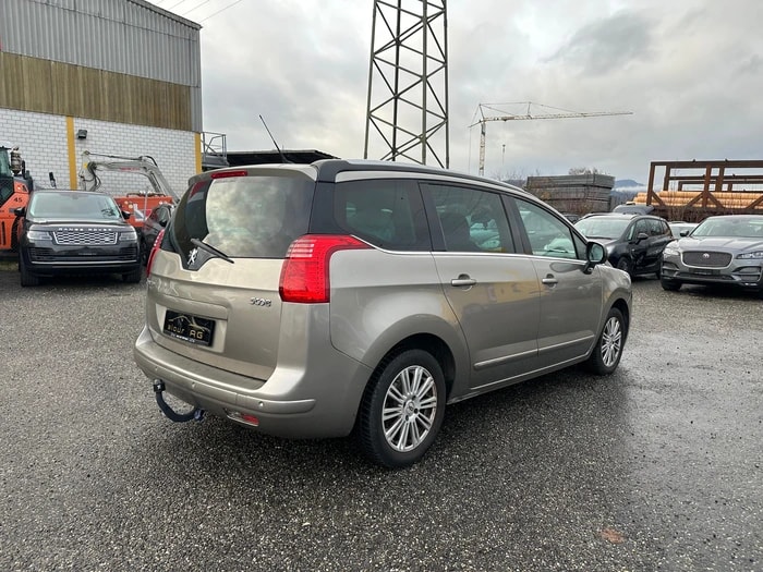 PEUGEOT 5008 1.6 16V T Sport Pack Automatic-image-4