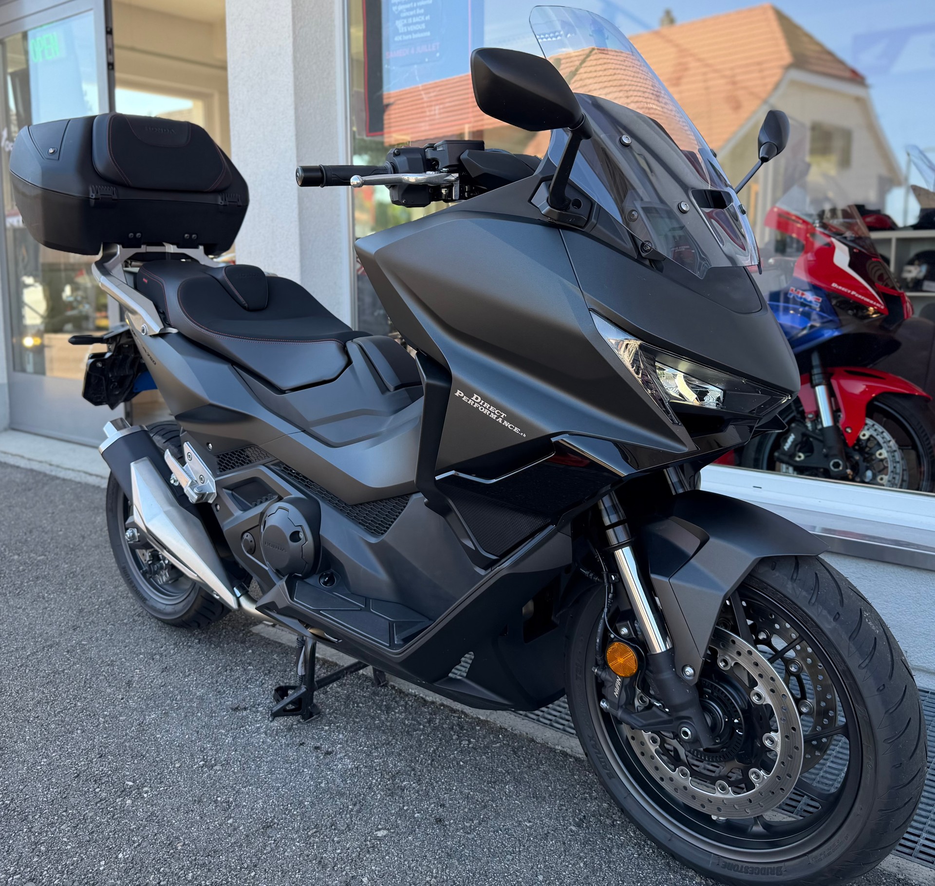 HONDA FORZA 750-image-9