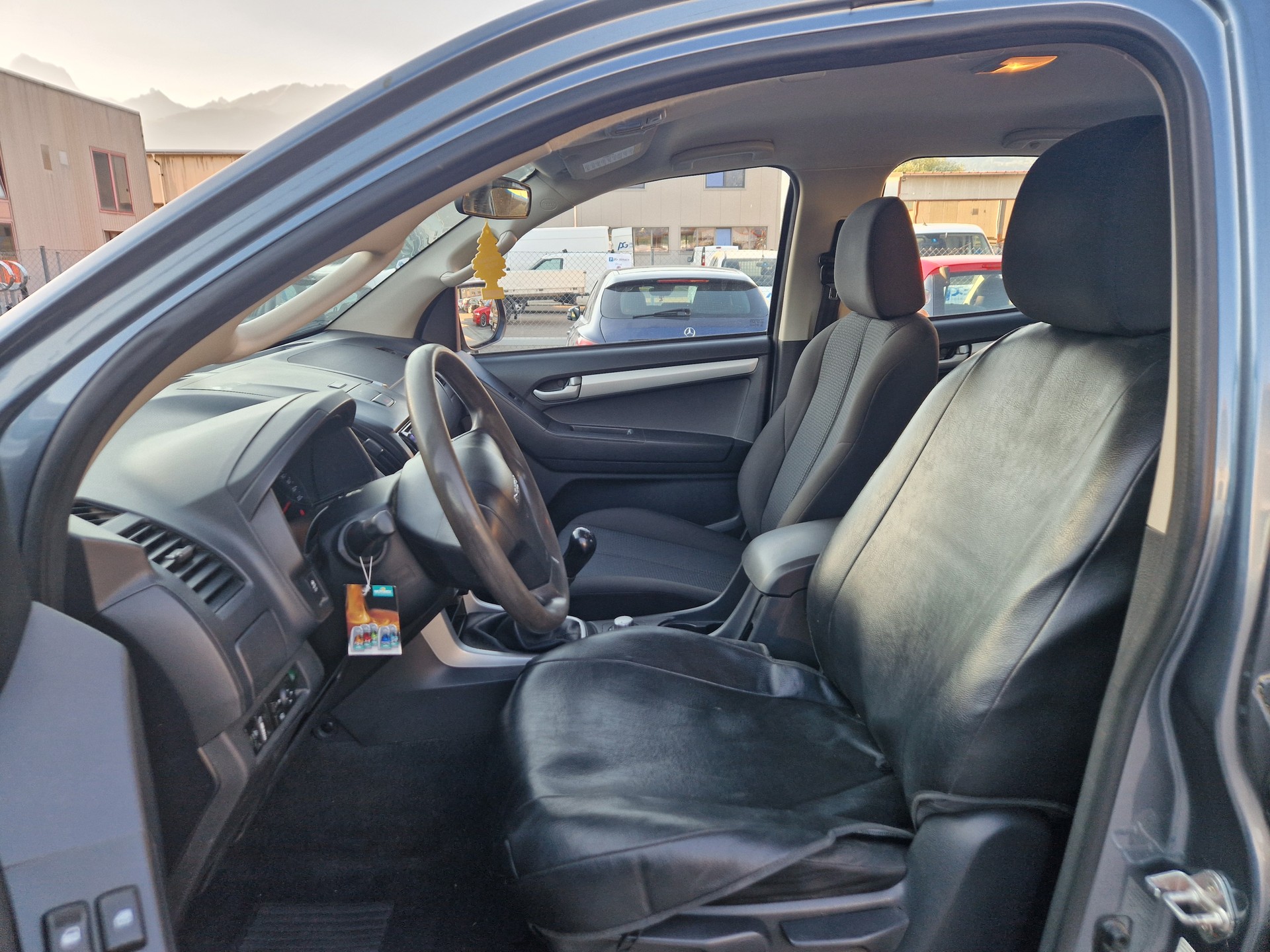 ISUZU D-MAX 2.5 Crew Cab Satellite 4x4-image-9
