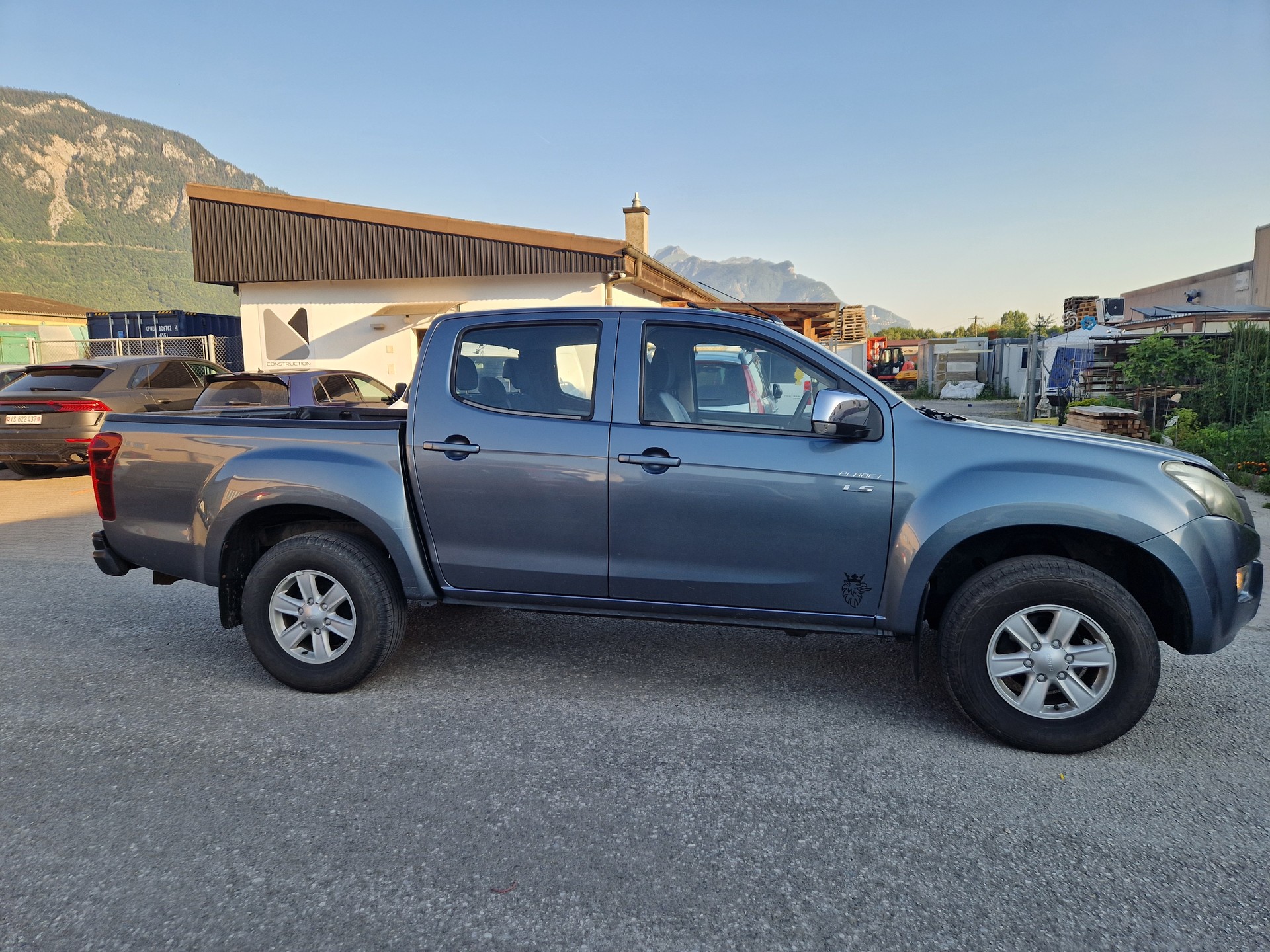 ISUZU D-MAX 2.5 Crew Cab Satellite 4x4-image-3