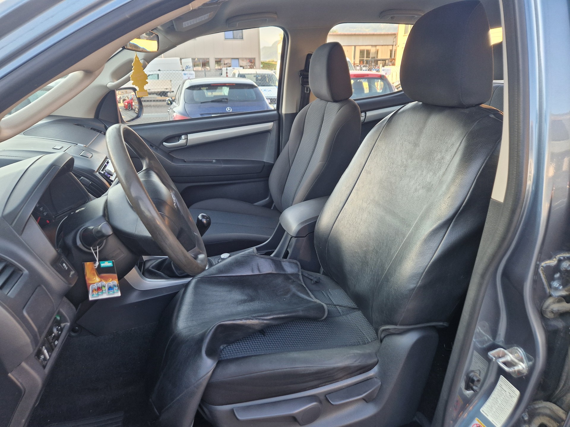 ISUZU D-MAX 2.5 Crew Cab Satellite 4x4-image-8