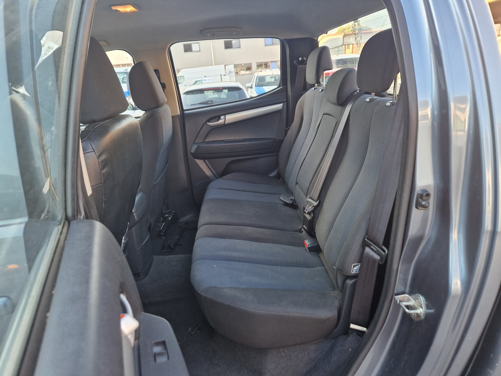 ISUZU D-MAX 2.5 Crew Cab Satellite 4x4-image-6