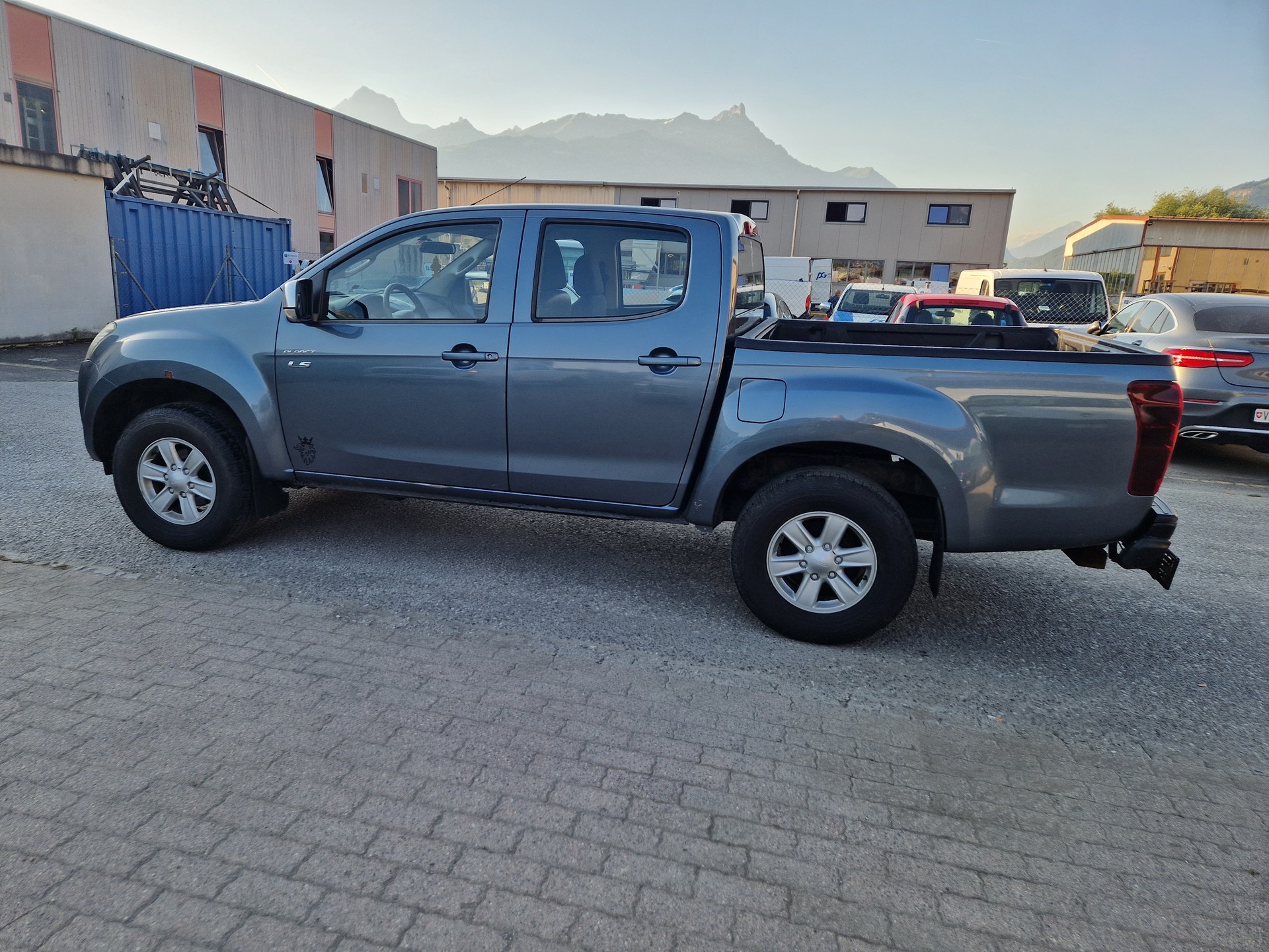 ISUZU D-MAX 2.5 Crew Cab Satellite 4x4-image-5