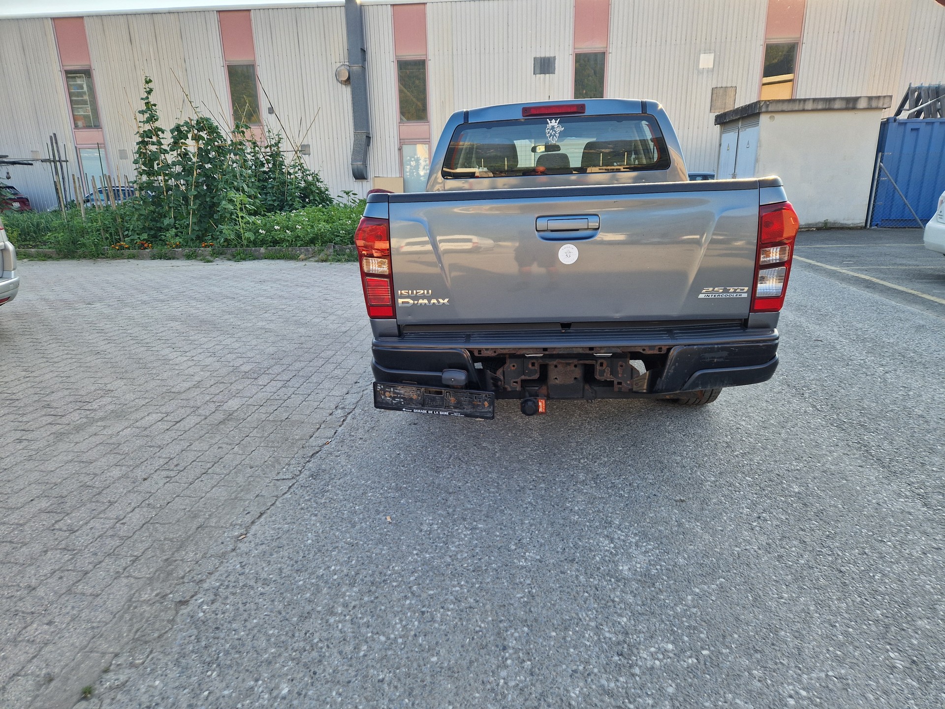 ISUZU D-MAX 2.5 Crew Cab Satellite 4x4-image-4