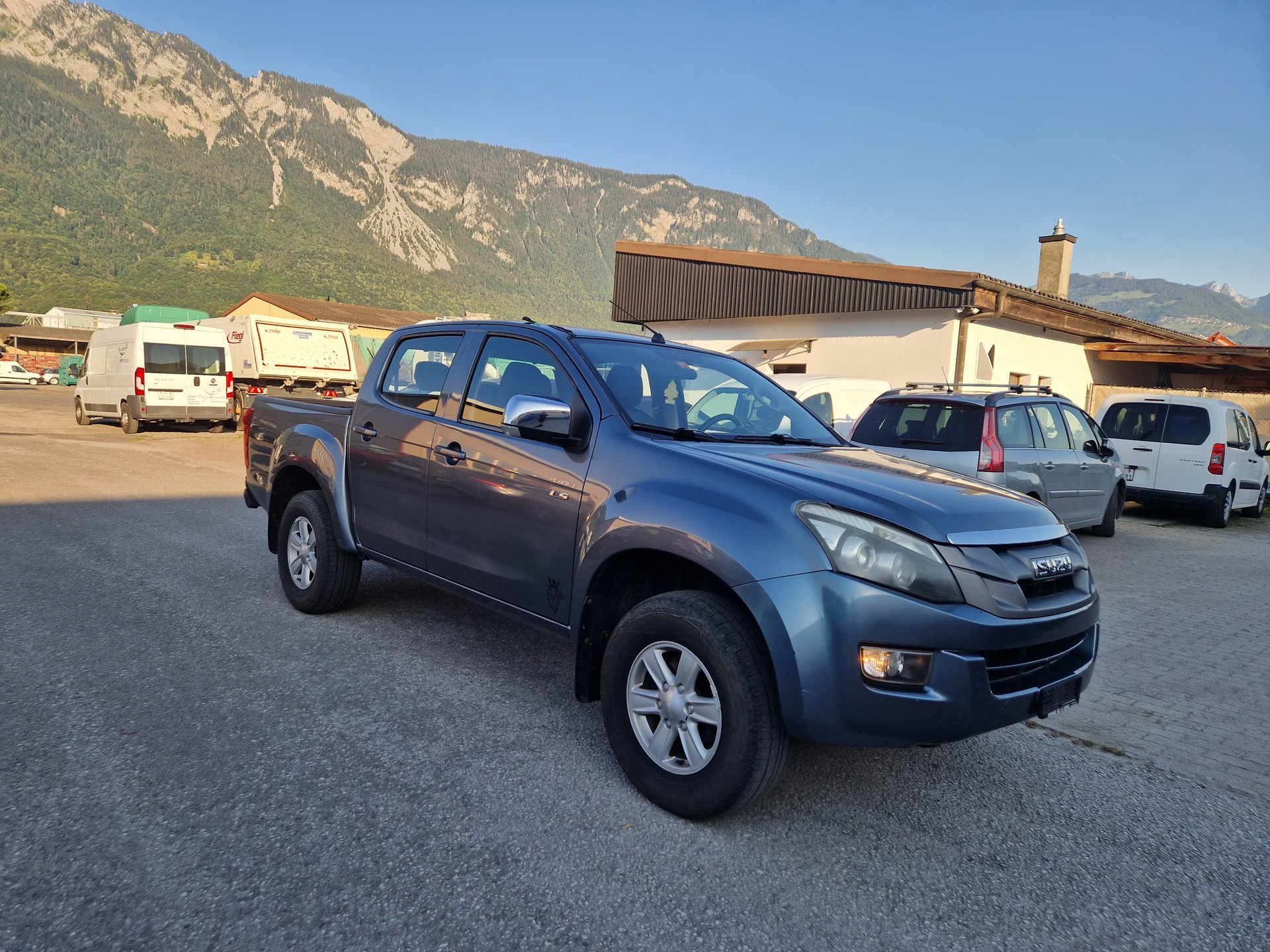 ISUZU D-MAX 2.5 Crew Cab Satellite 4x4-image-2
