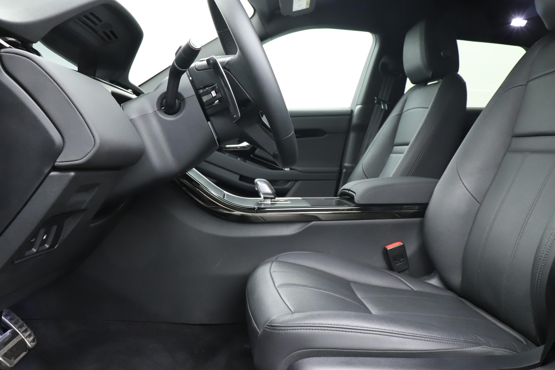 LAND ROVER Range Rover Evoque 1.5 T 270e Dynamic SE-showroom-element-2