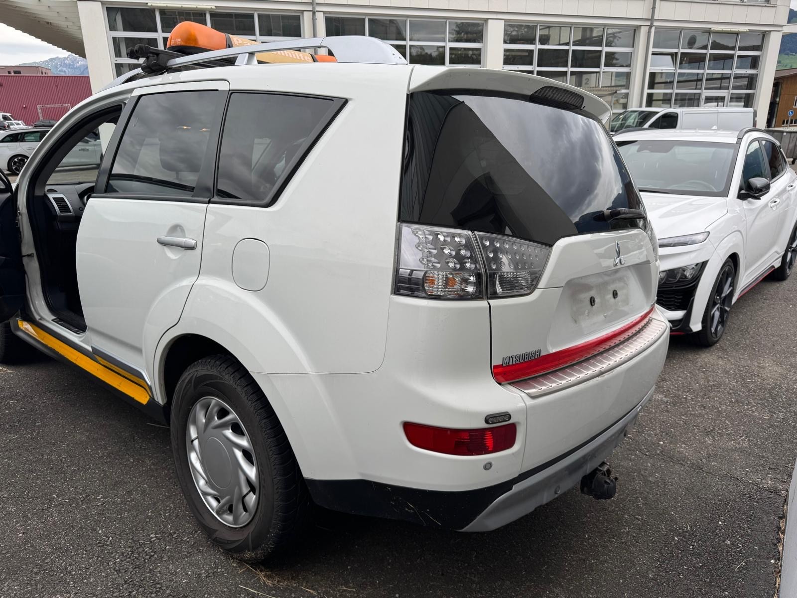 MITSUBISHI Outlander 2.2 DID Navigator 4WD-image-7