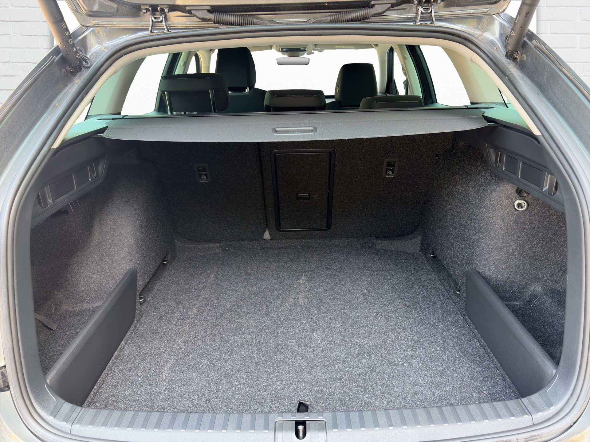 SKODA Octavia Combi 1.5 TSI mHEV DSG Selection-image-8