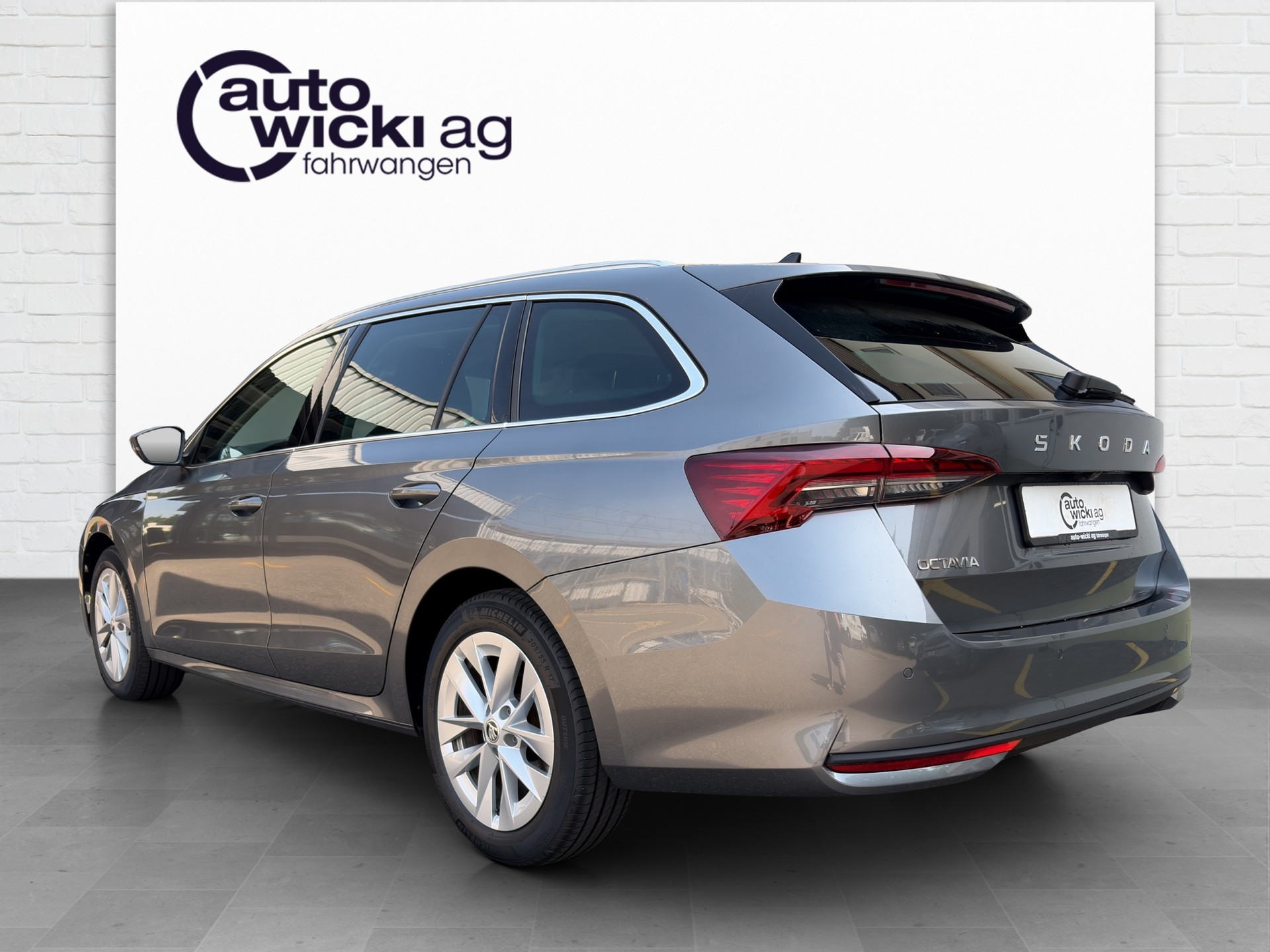 SKODA Octavia Combi 1.5 TSI mHEV DSG Selection-showroom-element-1