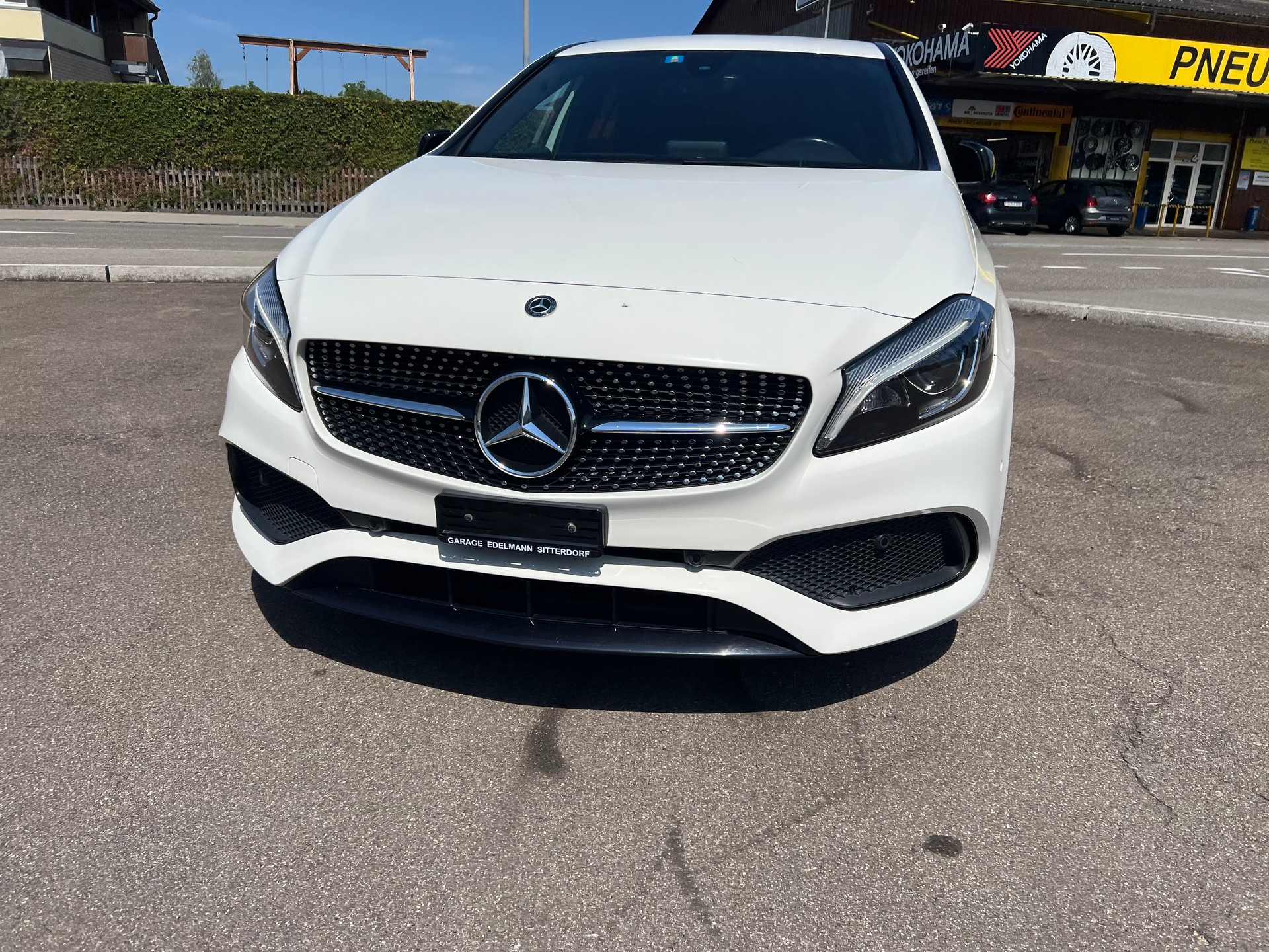 MERCEDES-BENZ A 200 AMG Line 7G-DCT-showroom-element-3