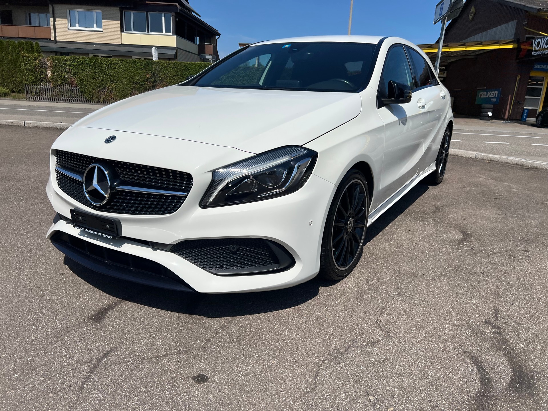 MERCEDES-BENZ A 200 AMG Line 7G-DCT-showroom-element-2