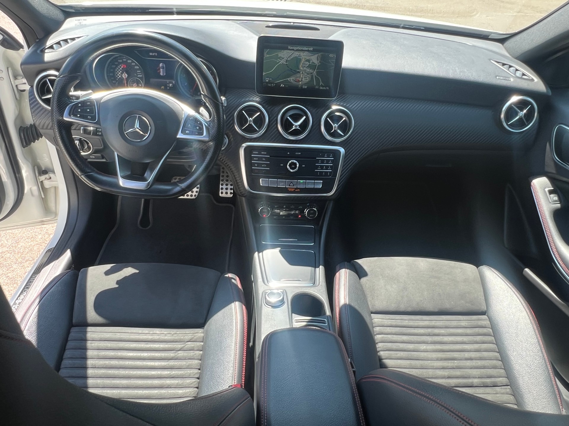 MERCEDES-BENZ A 200 AMG Line 7G-DCT-image-29
