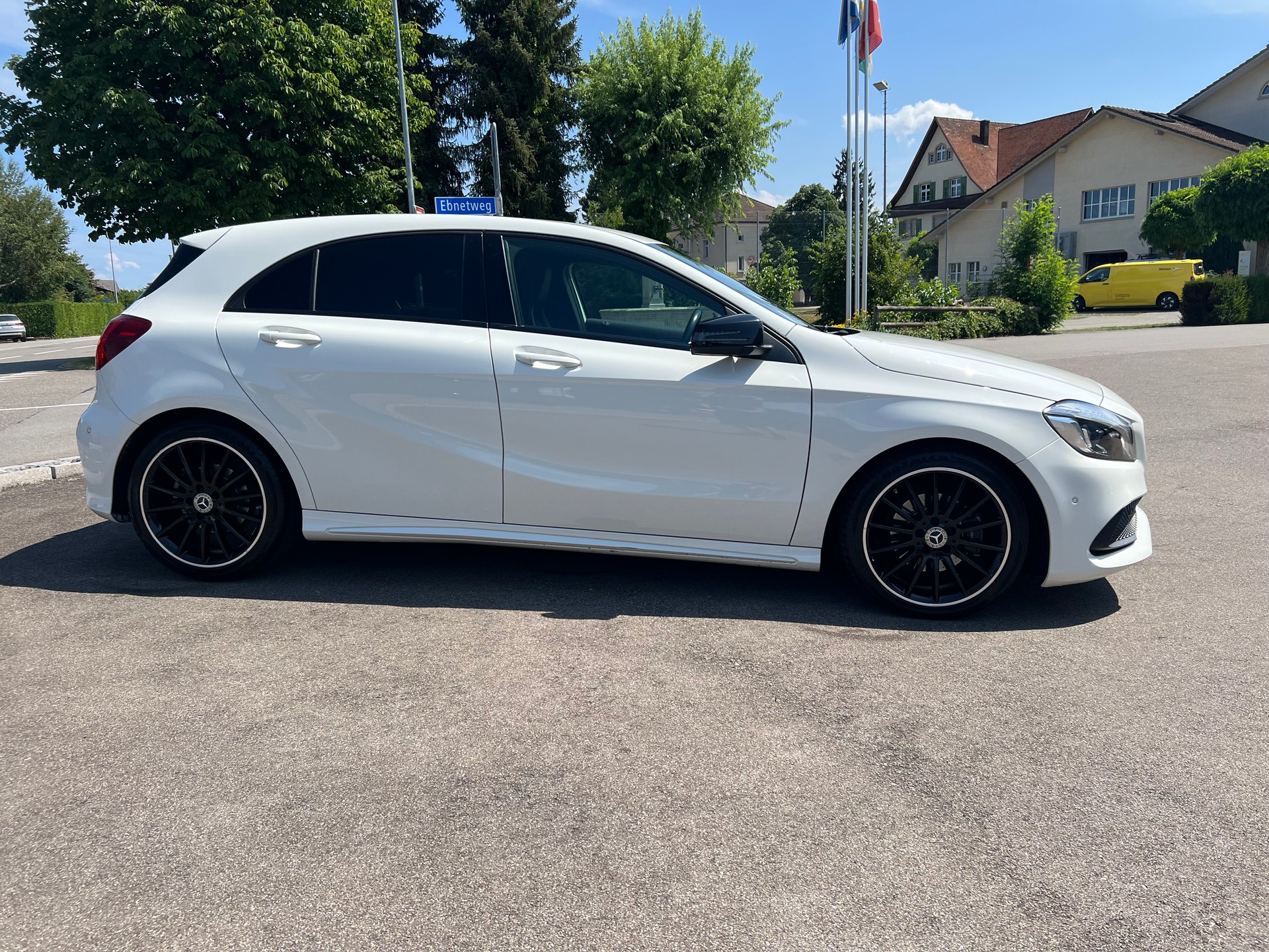 MERCEDES-BENZ A 200 AMG Line 7G-DCT-image-8