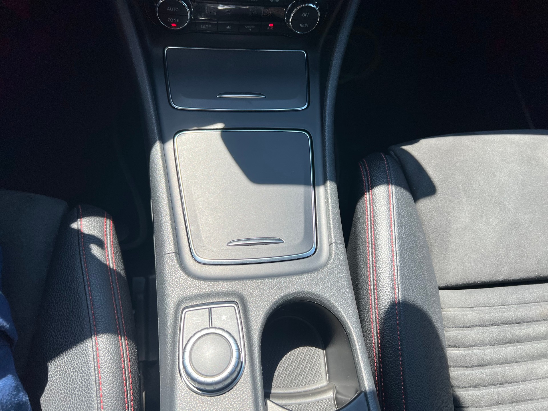 MERCEDES-BENZ A 200 AMG Line 7G-DCT-image-24